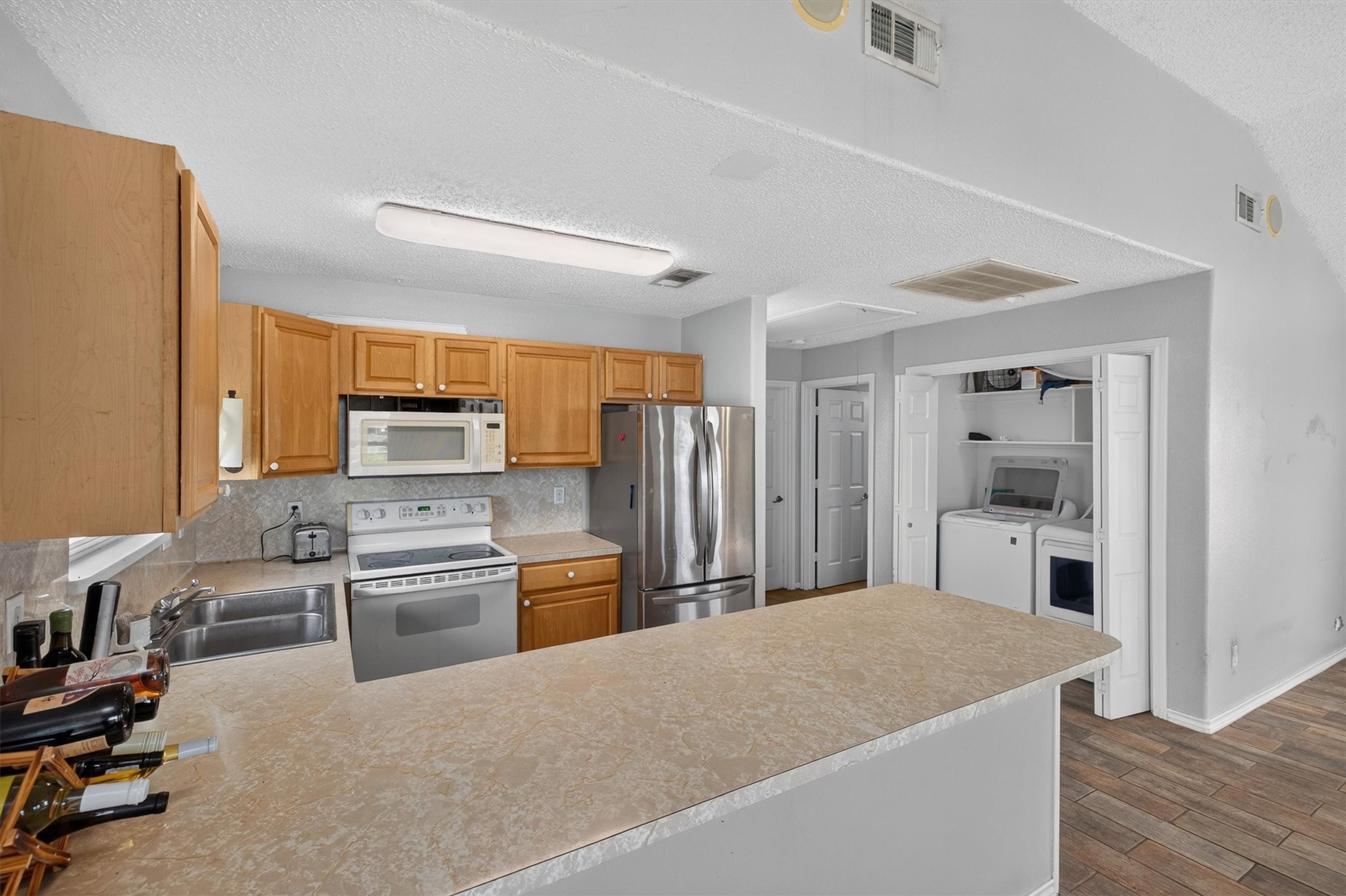3931 Navarro Drive, Galveston, TX 77554