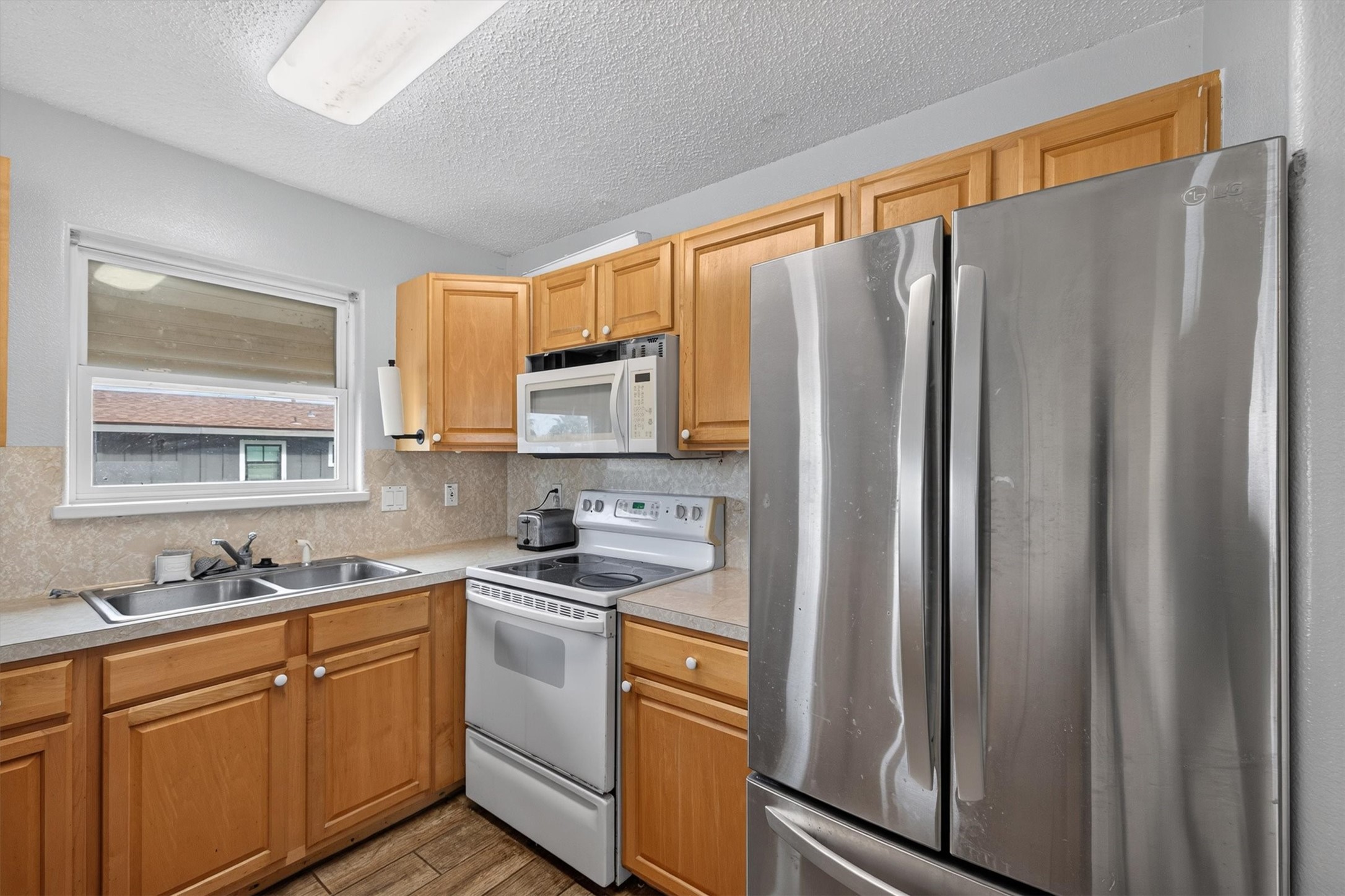 3931 Navarro Drive, Galveston, TX 77554