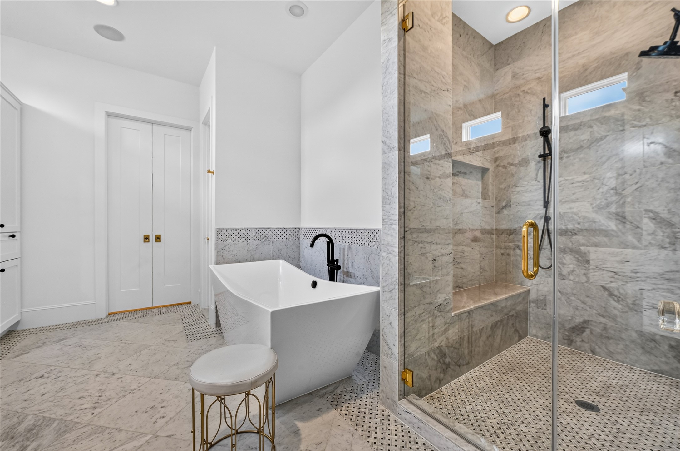 Grand walk in shower & large soaking tub.