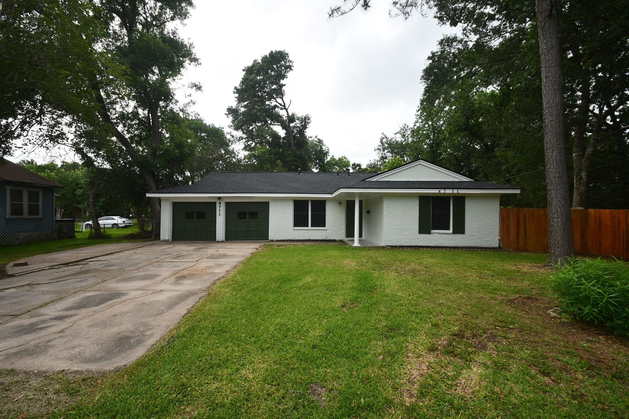 4711 Illinois Street, Dickinson, TX 77539