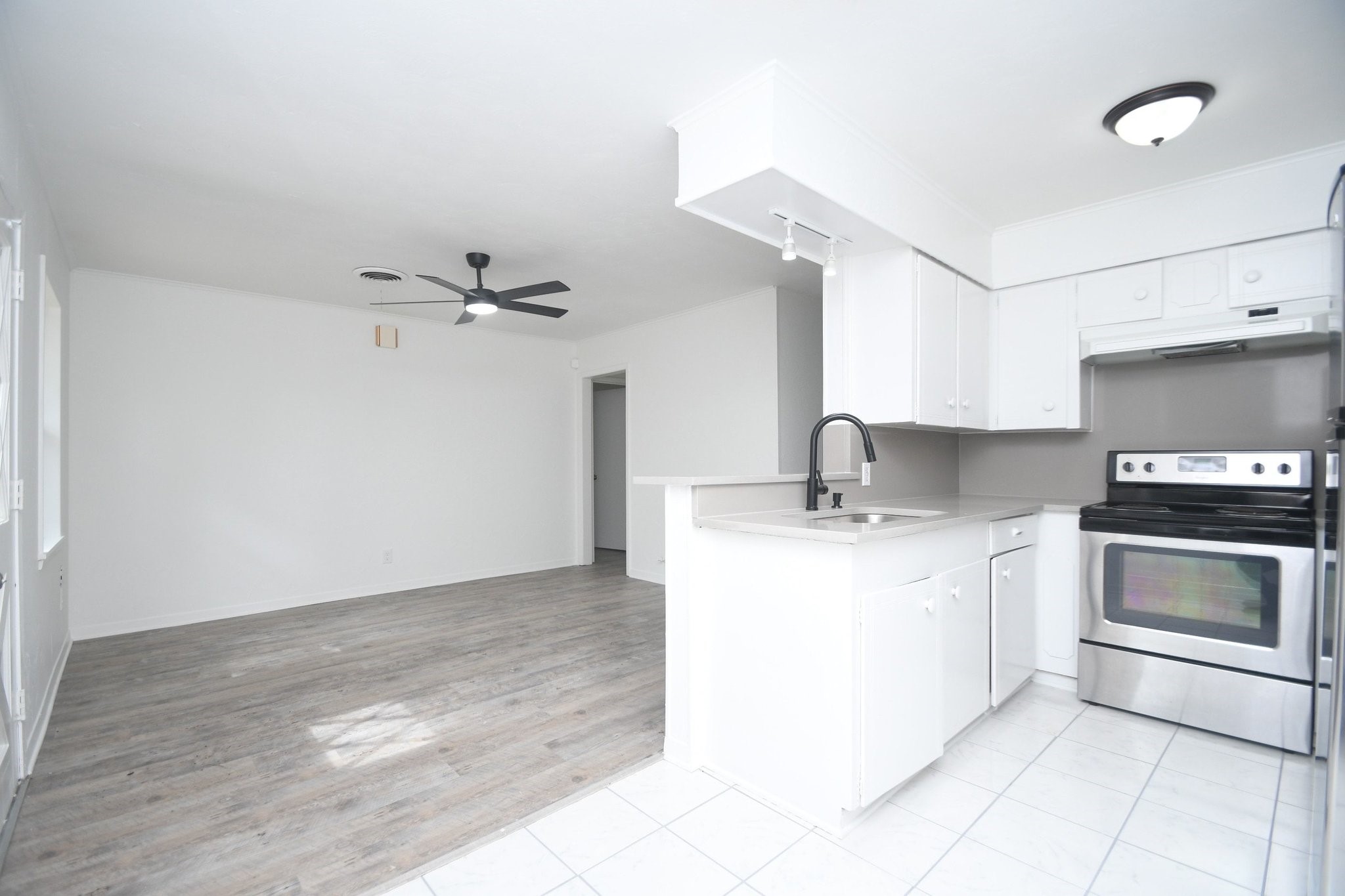 4711 Illinois Street, Dickinson, TX 77539
