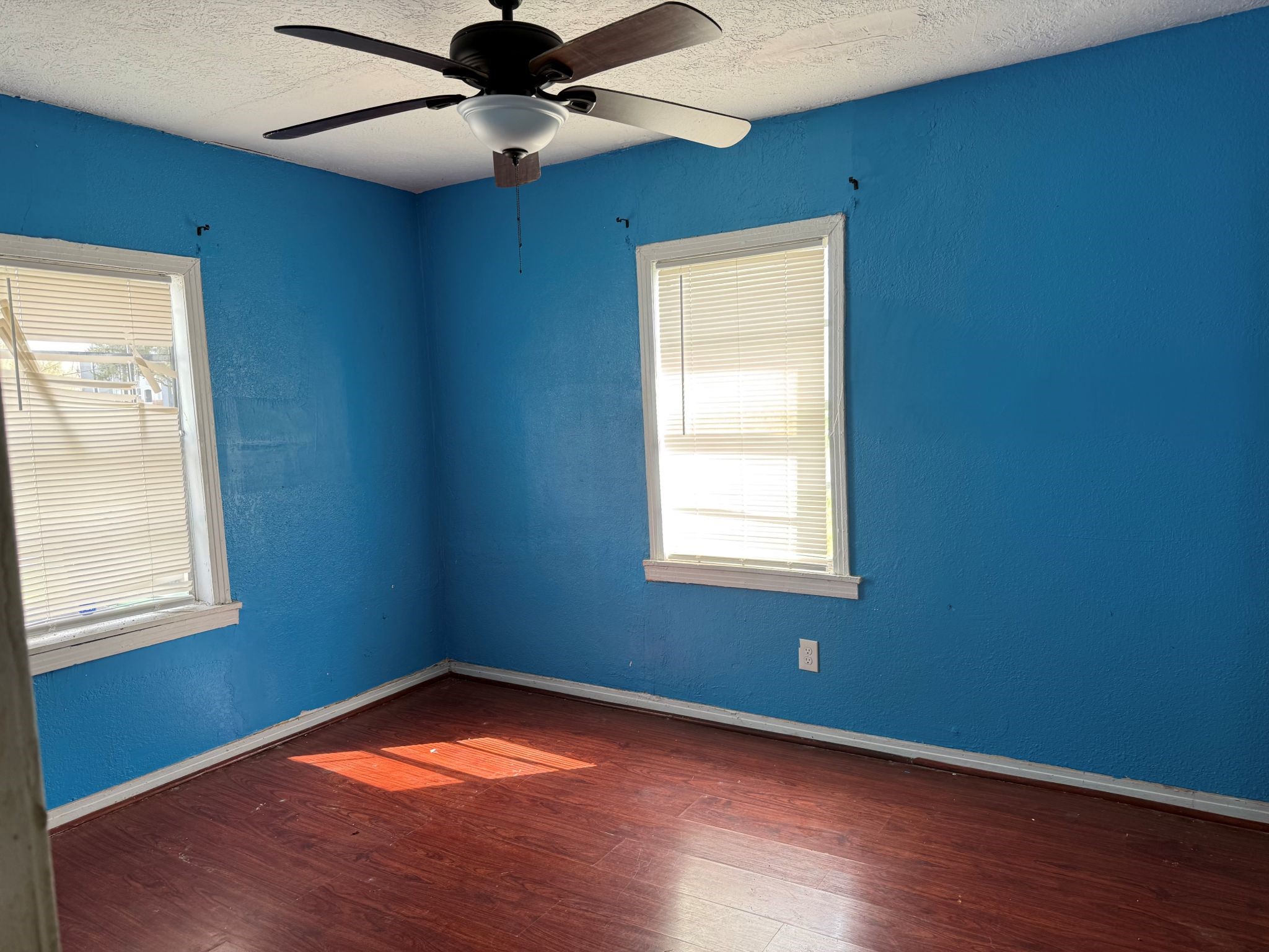 4809 Wenda Street, Houston, TX 77033 4809 Wenda Street, Houston, TX 77033