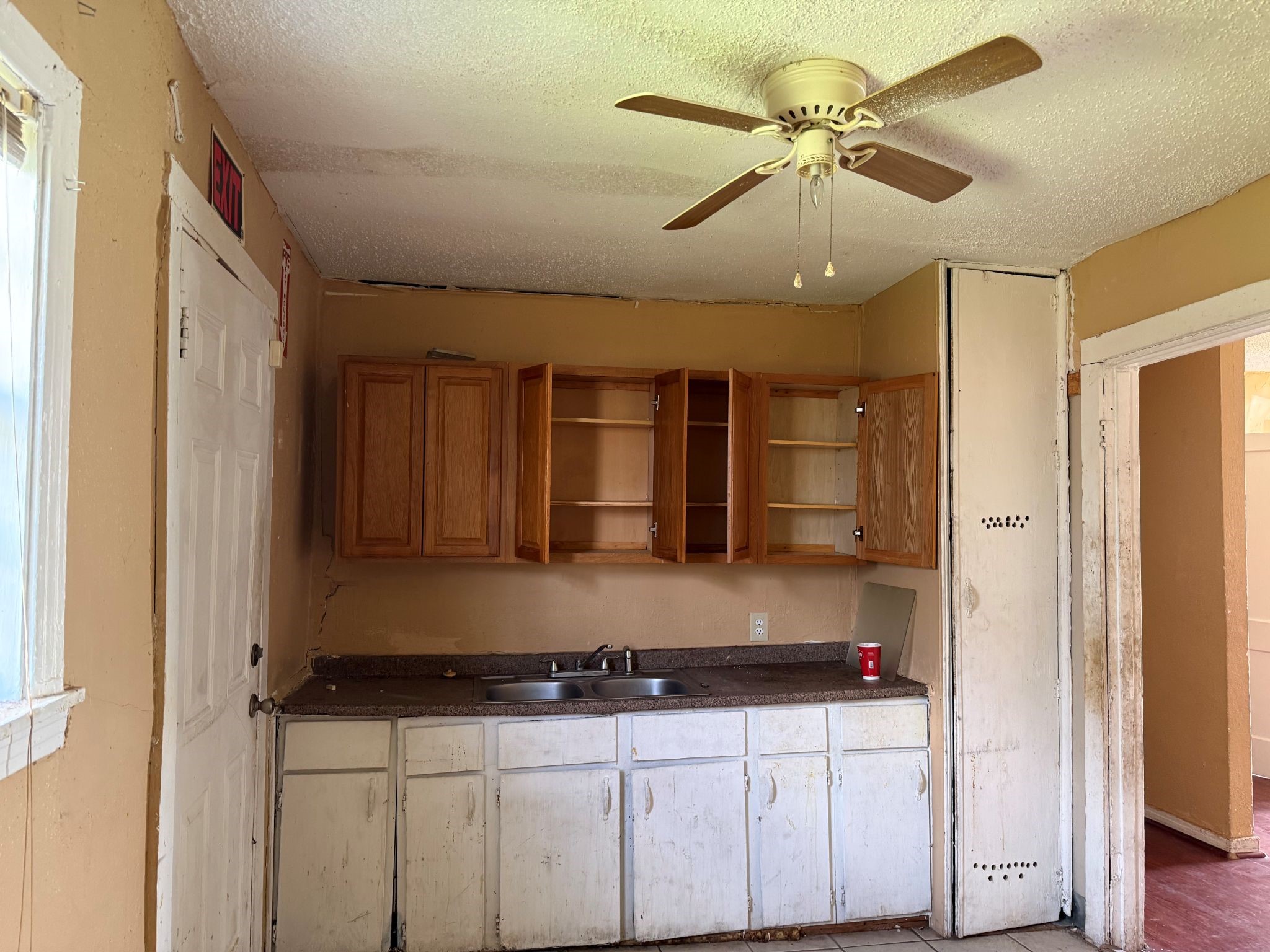 4809 Wenda Street, Houston, TX 77033 4809 Wenda Street, Houston, TX 77033