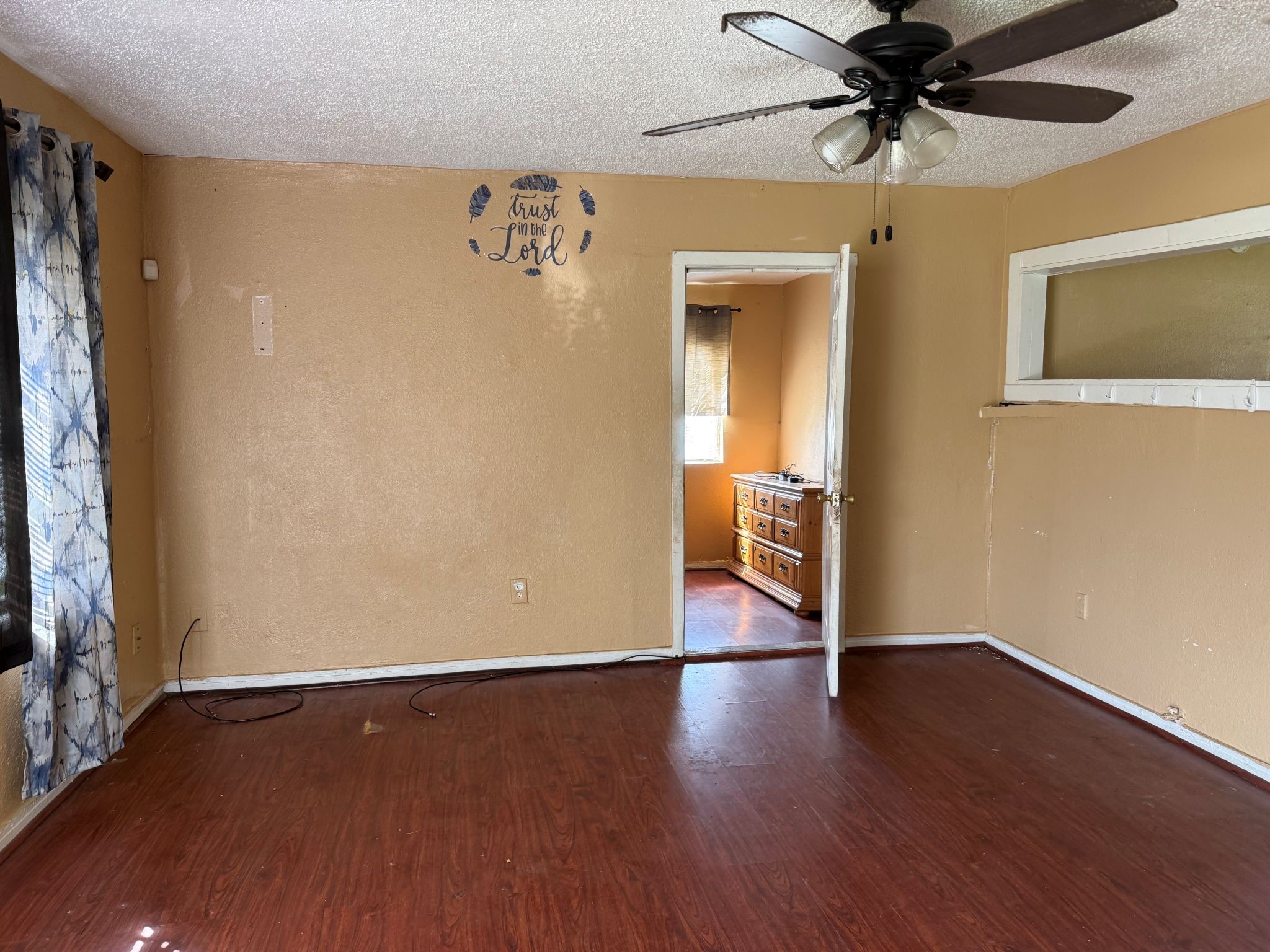 4809 Wenda Street, Houston, TX 77033 4809 Wenda Street, Houston, TX 77033