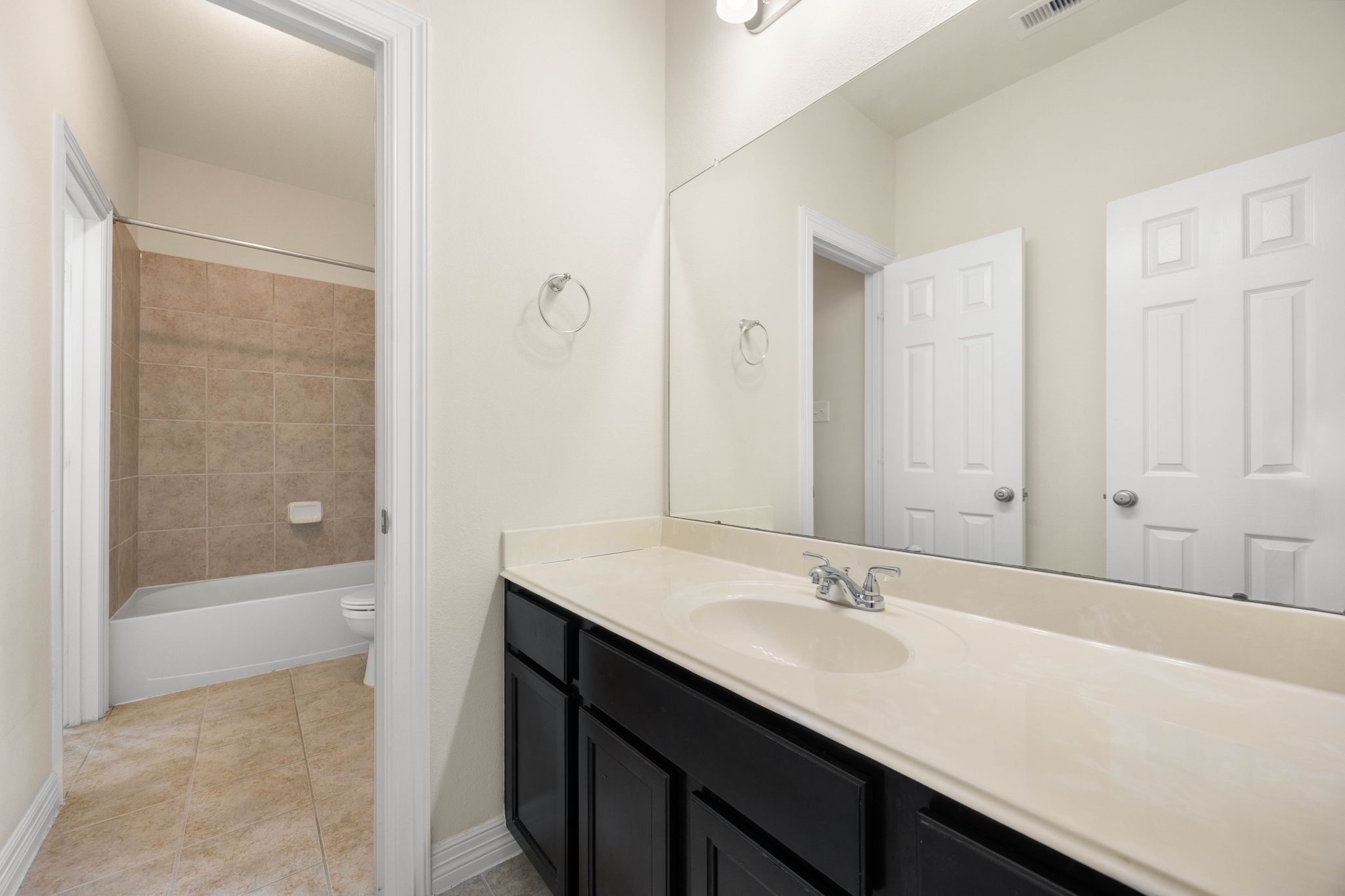 Upstairs bathroom features two separate vanities with ample counter and cabinet space, a
tub/ shower combination, and sizeable linen closet.