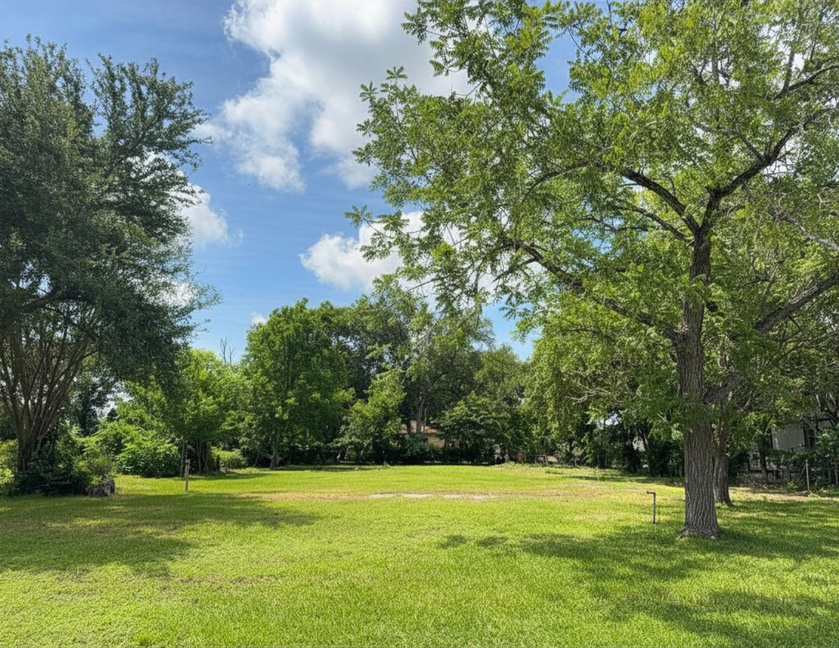 Well-maintained vacant lot, boasting 81 feet of frontage and 11,543 sq ft of total area, ready for your dream home or investment project. Situated in a well-established and inviting subdivision, this property is free from HOA restrictions, allowing for greater flexibility in your development plans. Utilities are available.