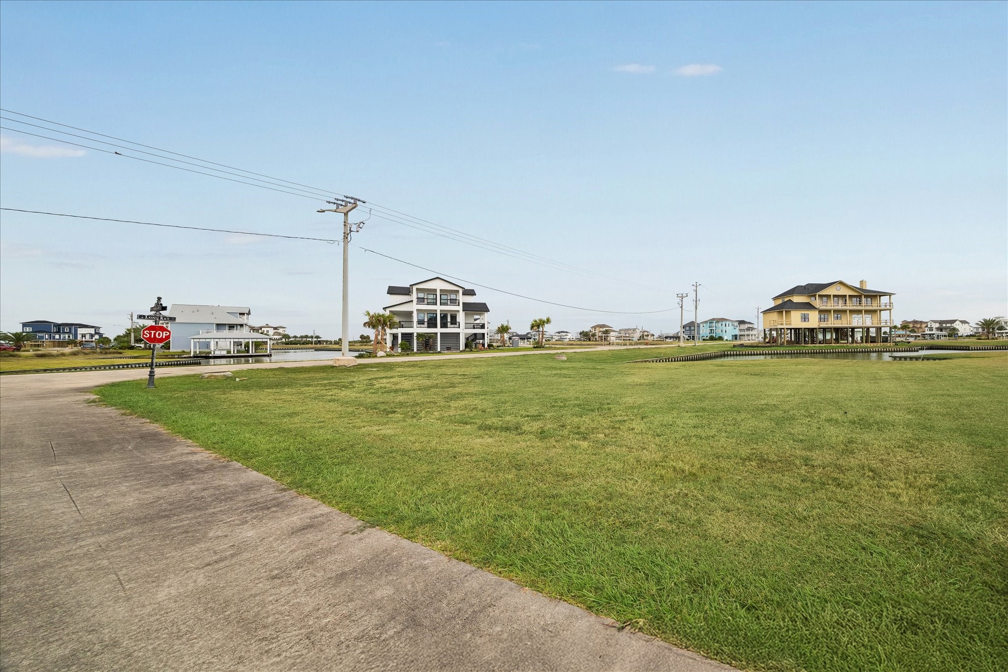 1 Summerland, Hitchcock, TX 77563