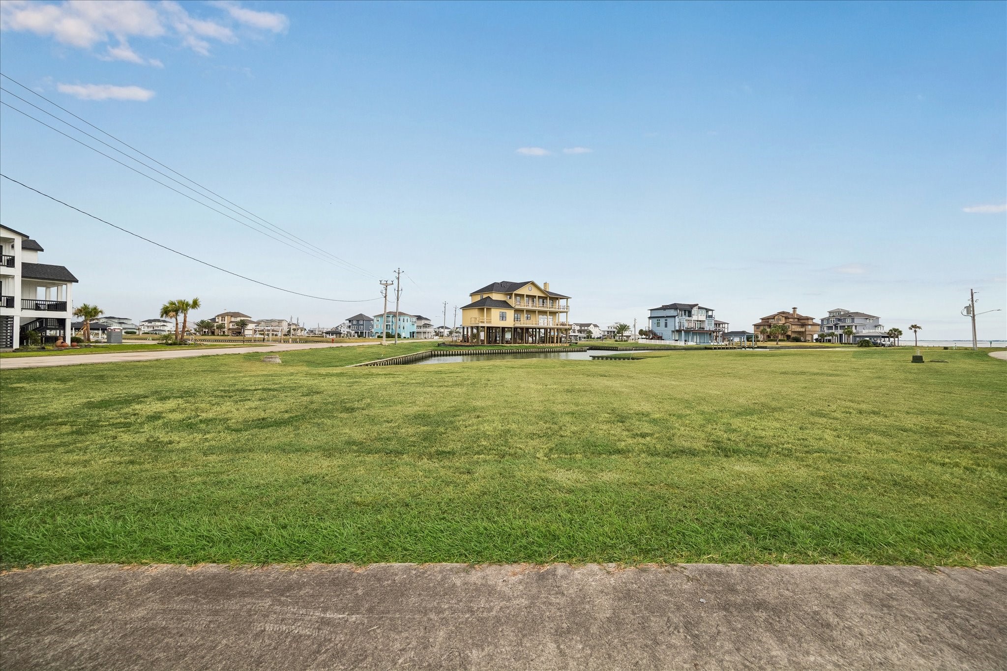 1 Summerland, Hitchcock, TX 77563