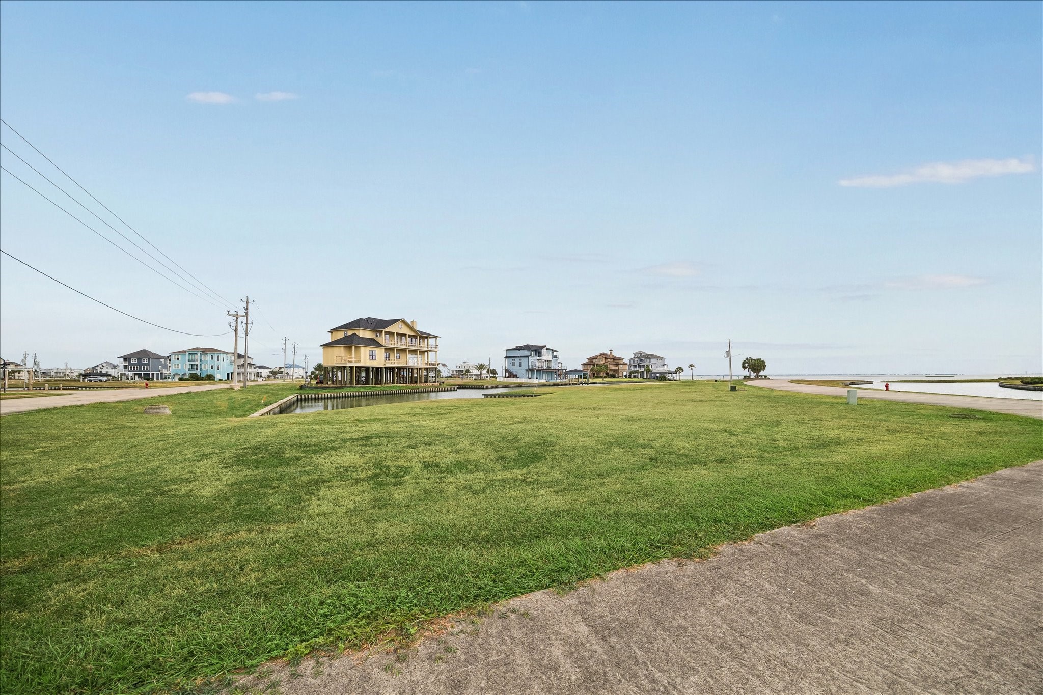1 Summerland, Hitchcock, TX 77563