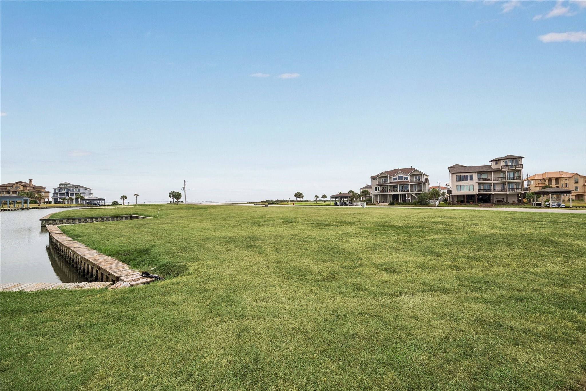 1 Summerland, Hitchcock, TX 77563