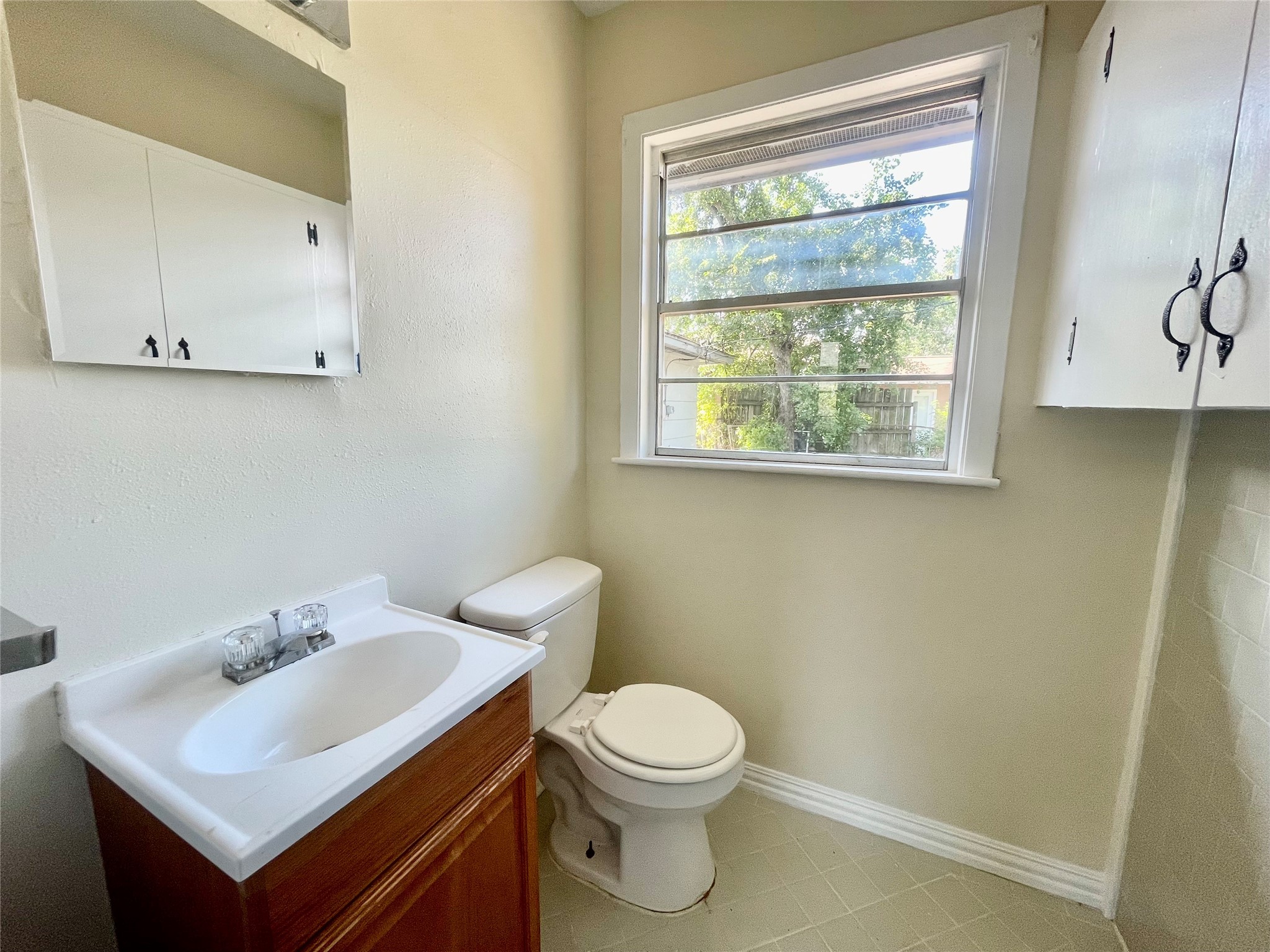 1206 W 11th Street, Freeport, TX 77541