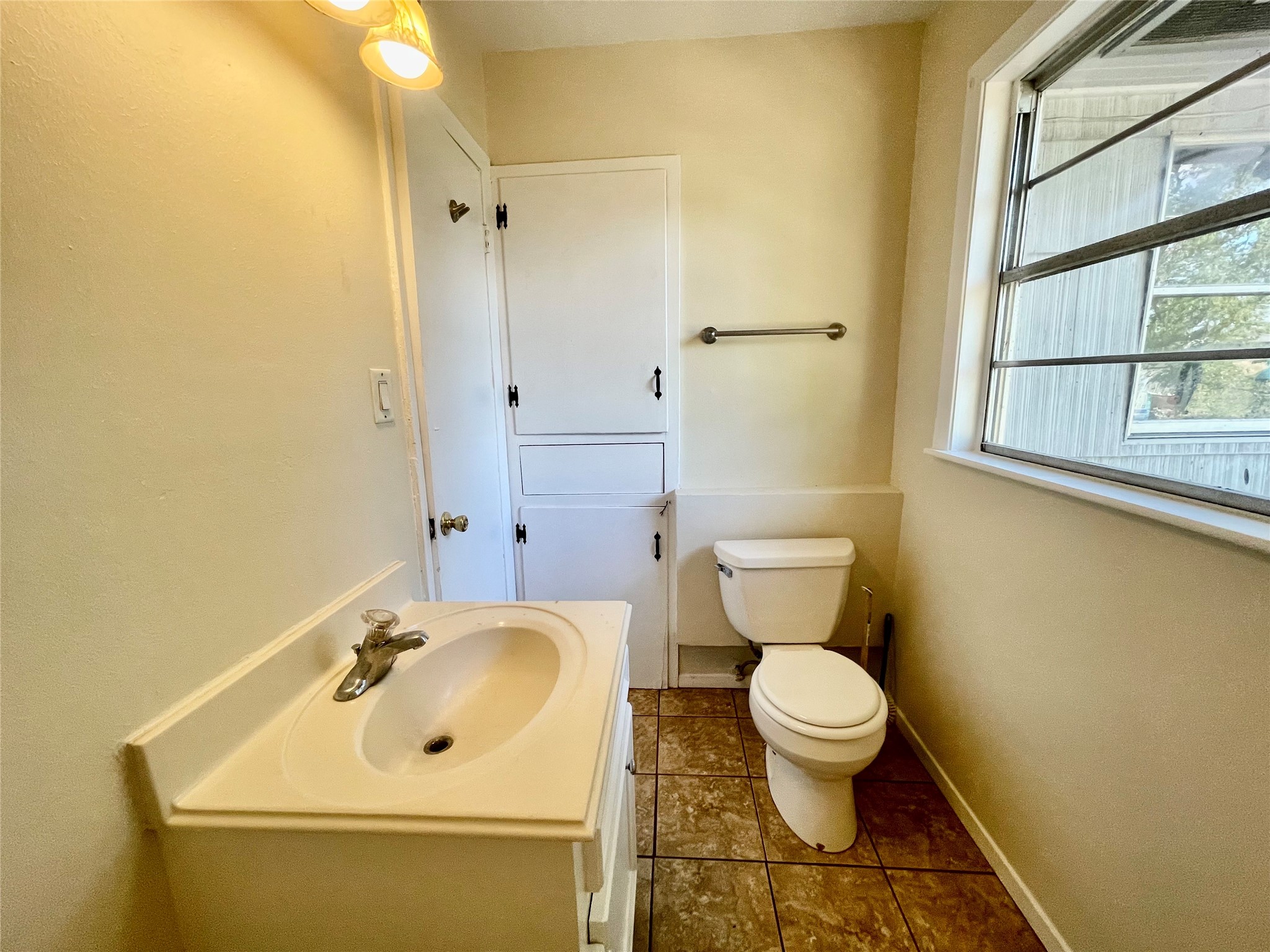1206 W 11th Street, Freeport, TX 77541