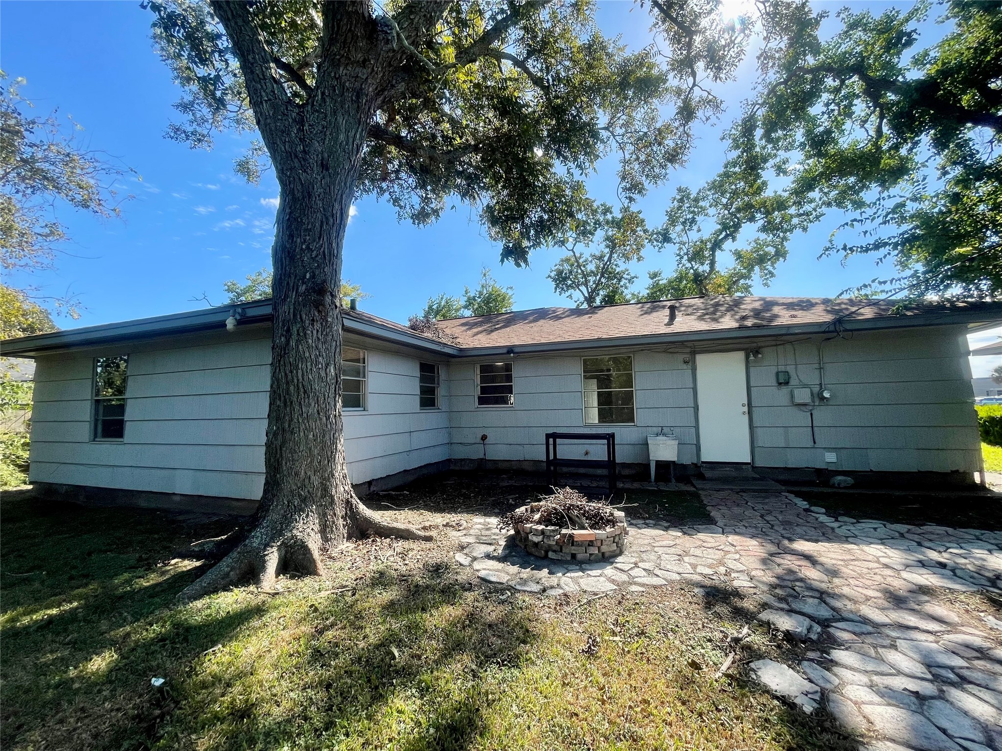 1206 W 11th Street, Freeport, TX 77541