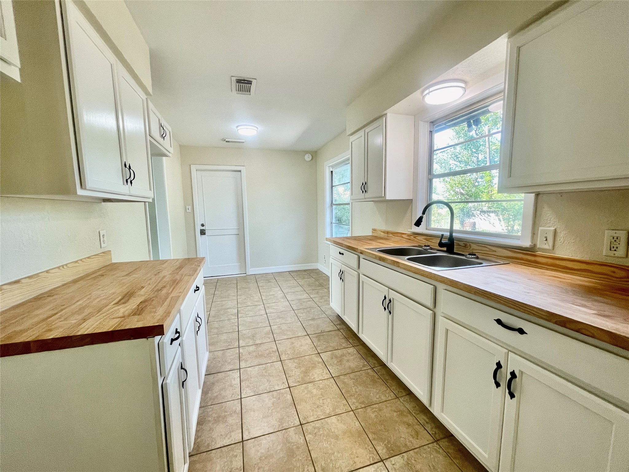 1206 W 11th Street, Freeport, TX 77541