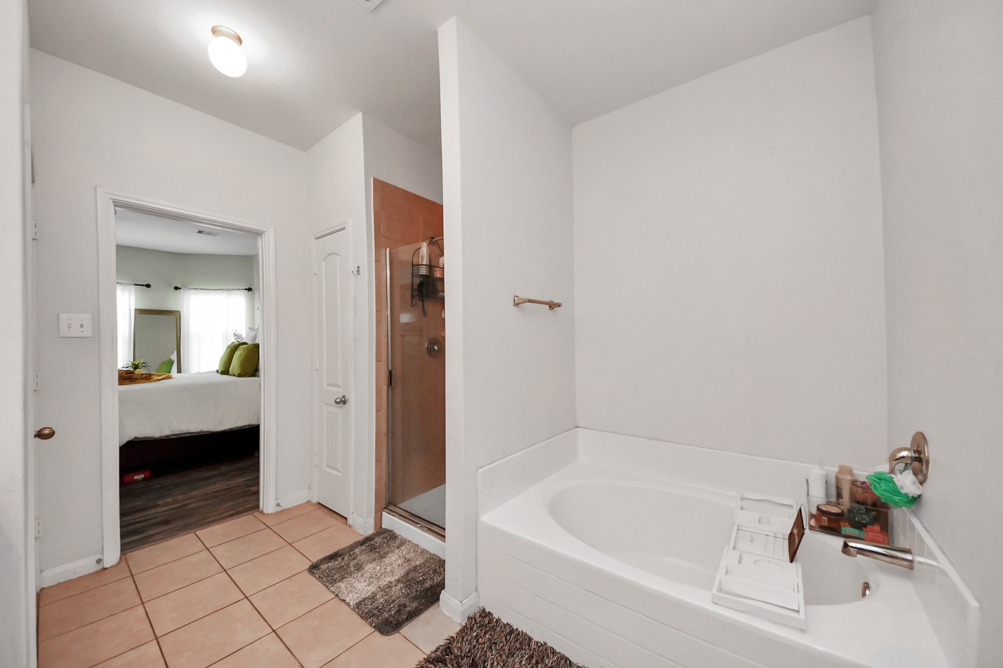 Walk in shower & tub!