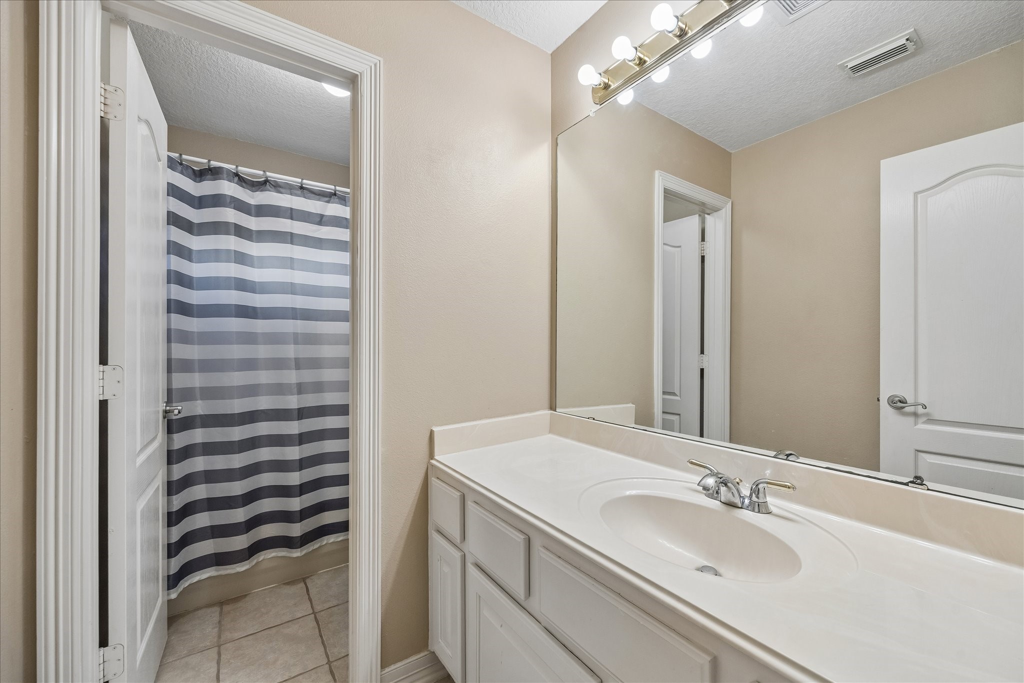 1403 Caine Hill Court, League City, TX 77573