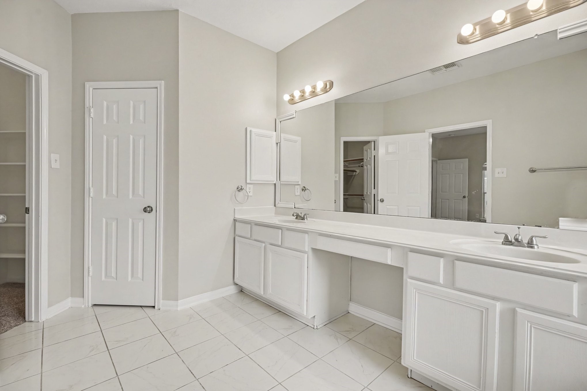 5139 Chase Park Circle, Bacliff, TX 77518