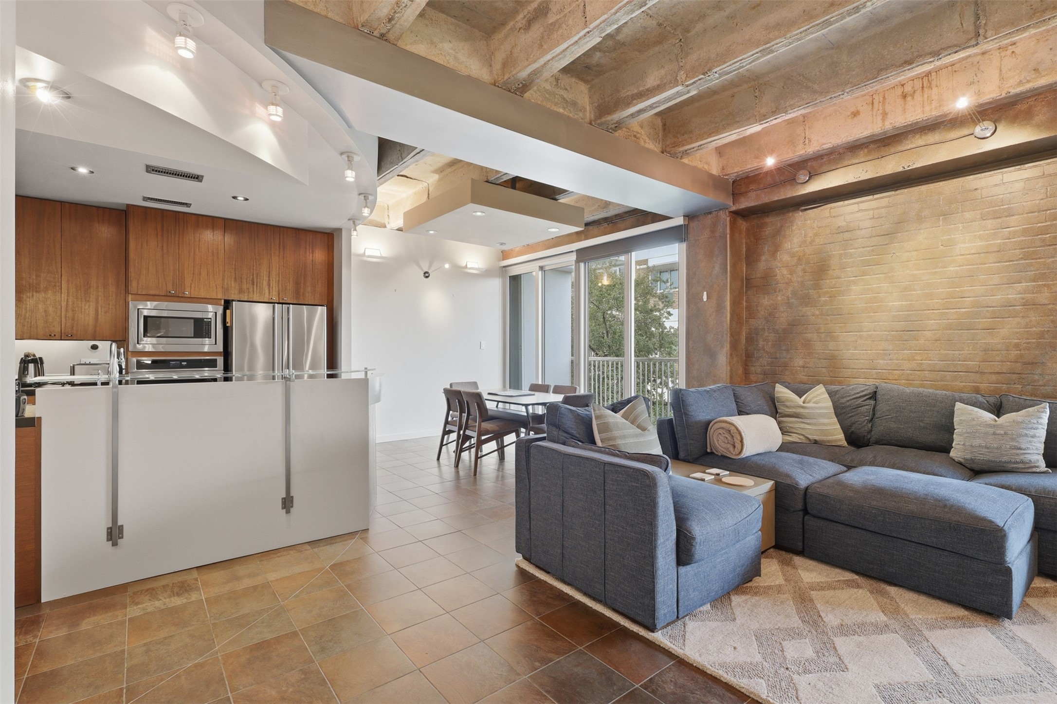Move-in ready condo in the heart of Montrose! Move-in ready condo in the heart of Montrose!
