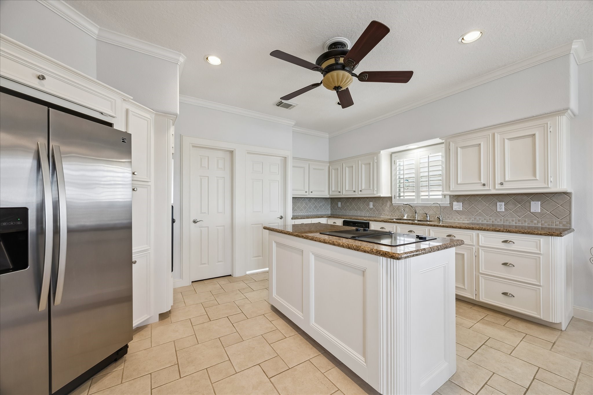 1554 Windsong Way, Tiki Island, TX 77554