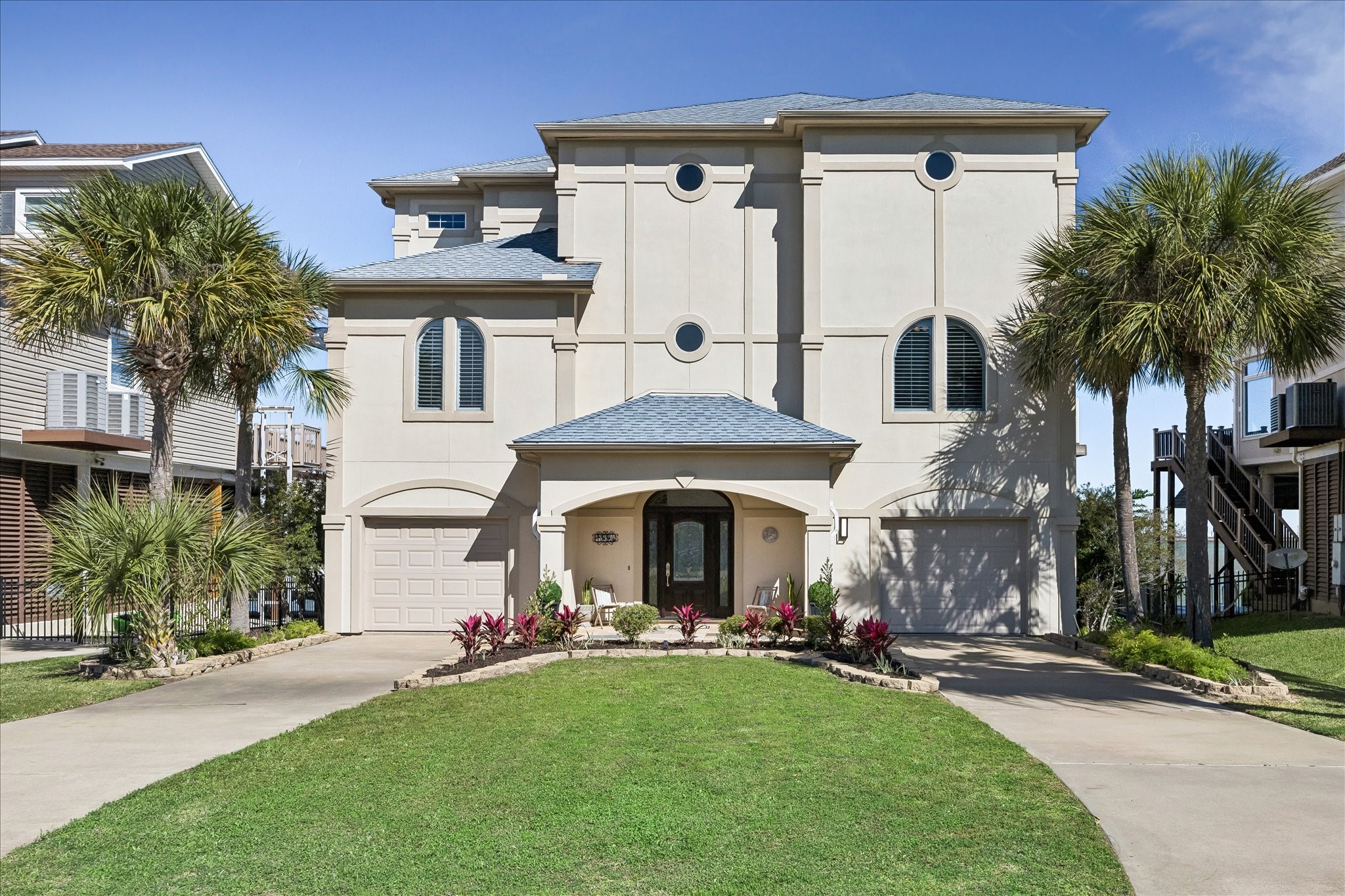 1554 Windsong Way, Tiki Island, TX 77554