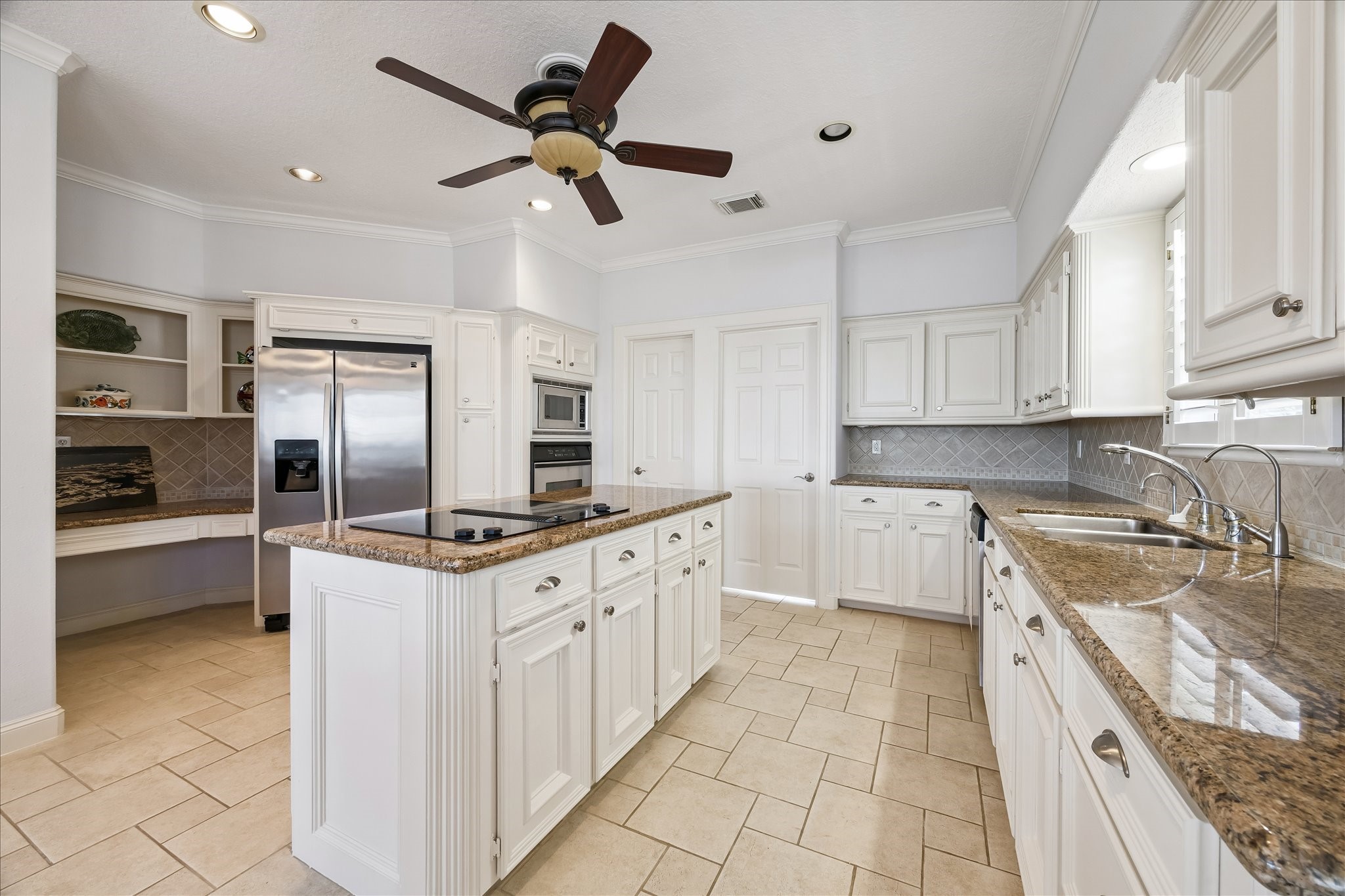 1554 Windsong Way, Tiki Island, TX 77554
