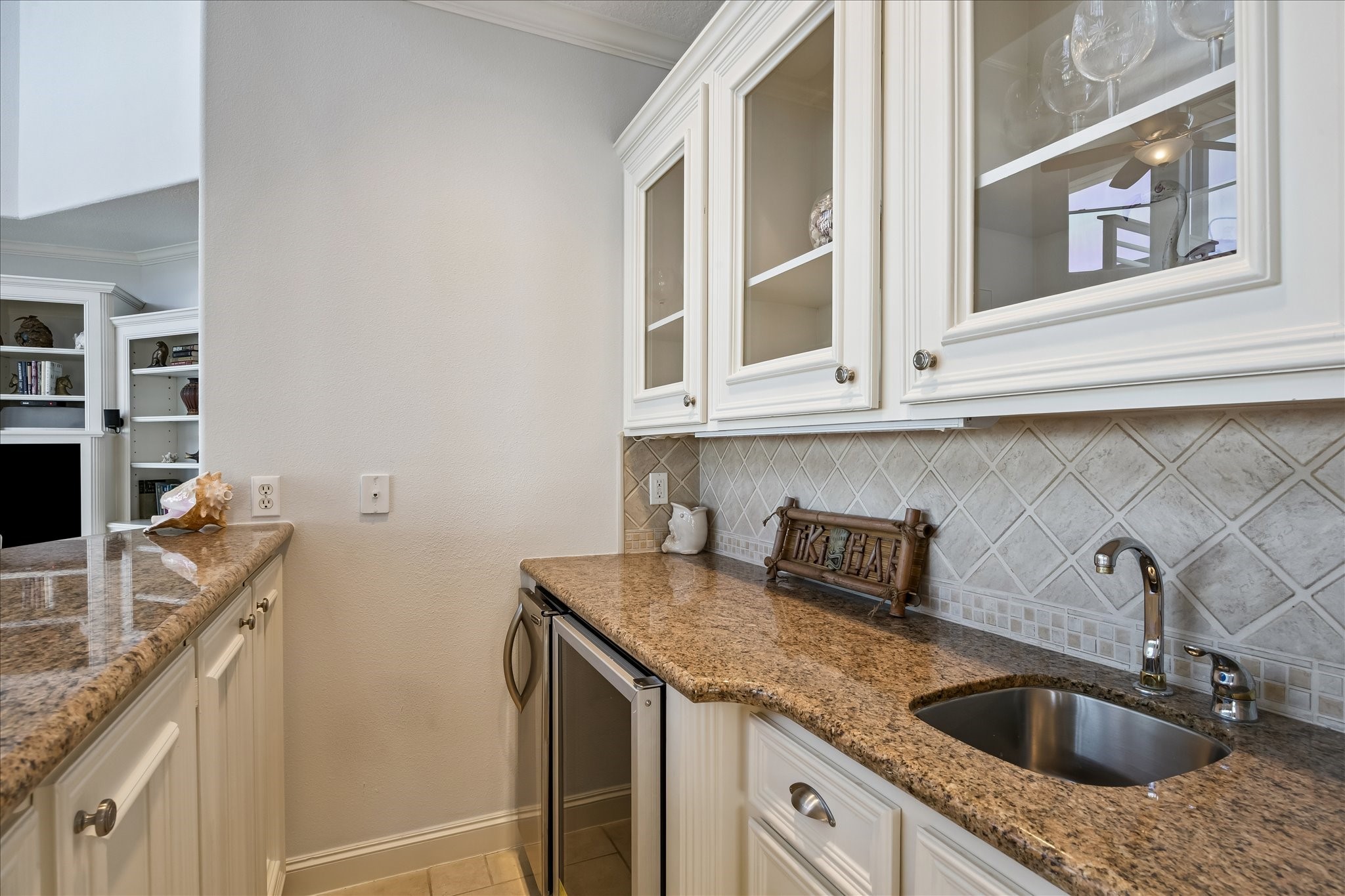 1554 Windsong Way, Tiki Island, TX 77554