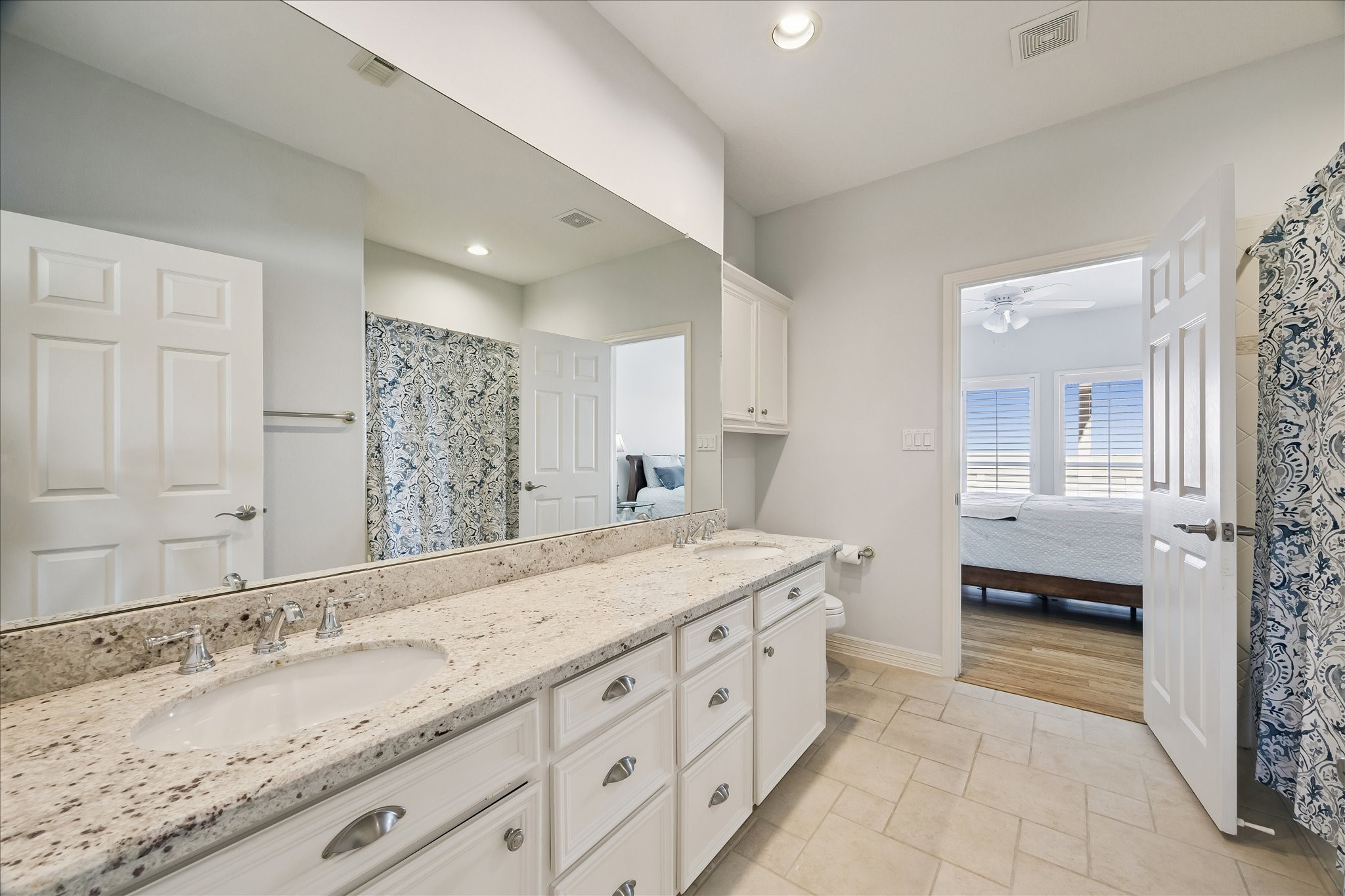 1554 Windsong Way, Tiki Island, TX 77554