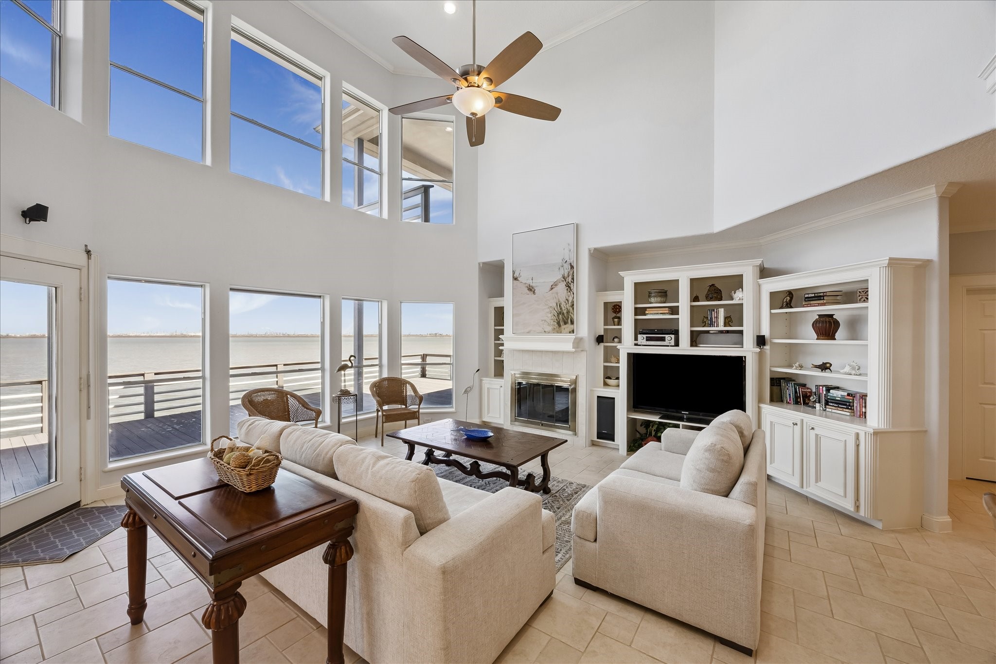 1554 Windsong Way, Tiki Island, TX 77554