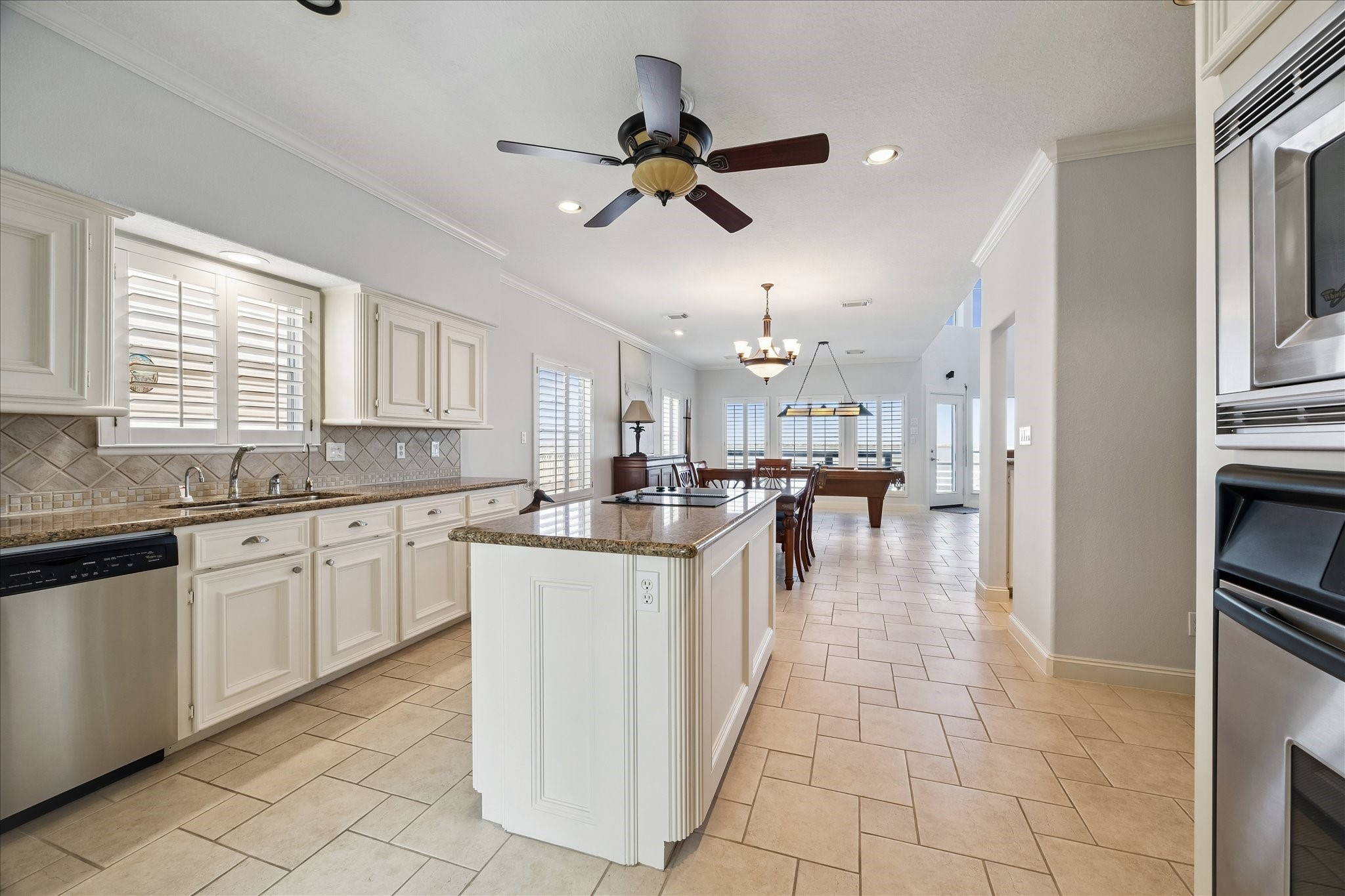 1554 Windsong Way, Tiki Island, TX 77554