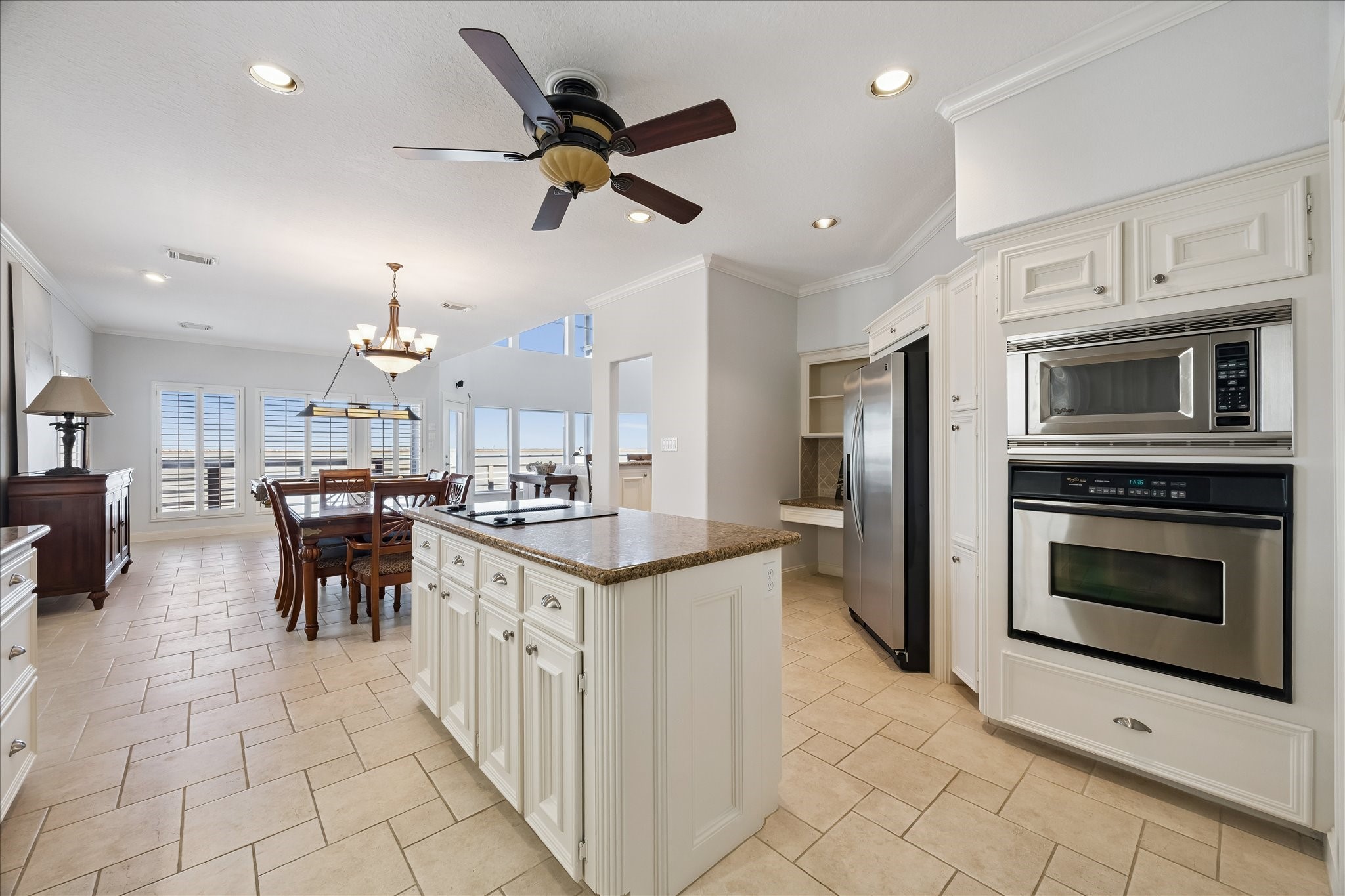 1554 Windsong Way, Tiki Island, TX 77554