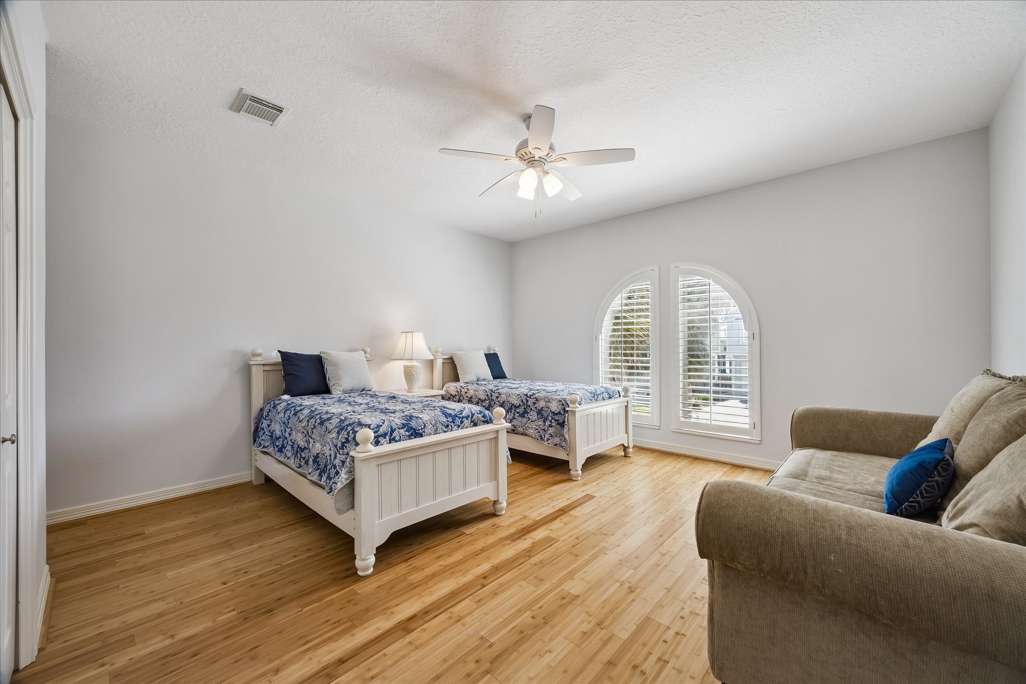 1554 Windsong Way, Tiki Island, TX 77554