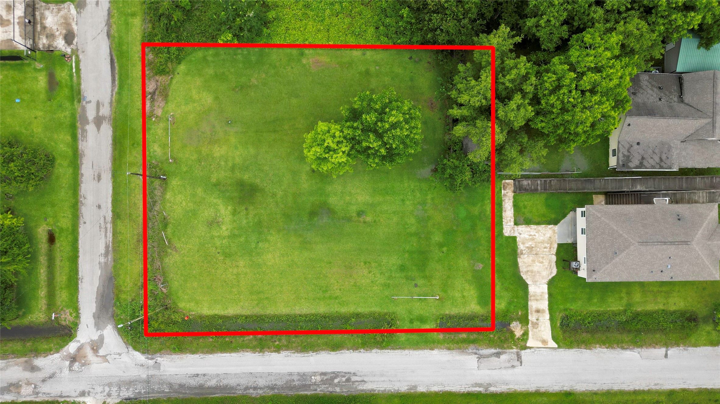Spacious Corner Lot Spacious Corner Lot