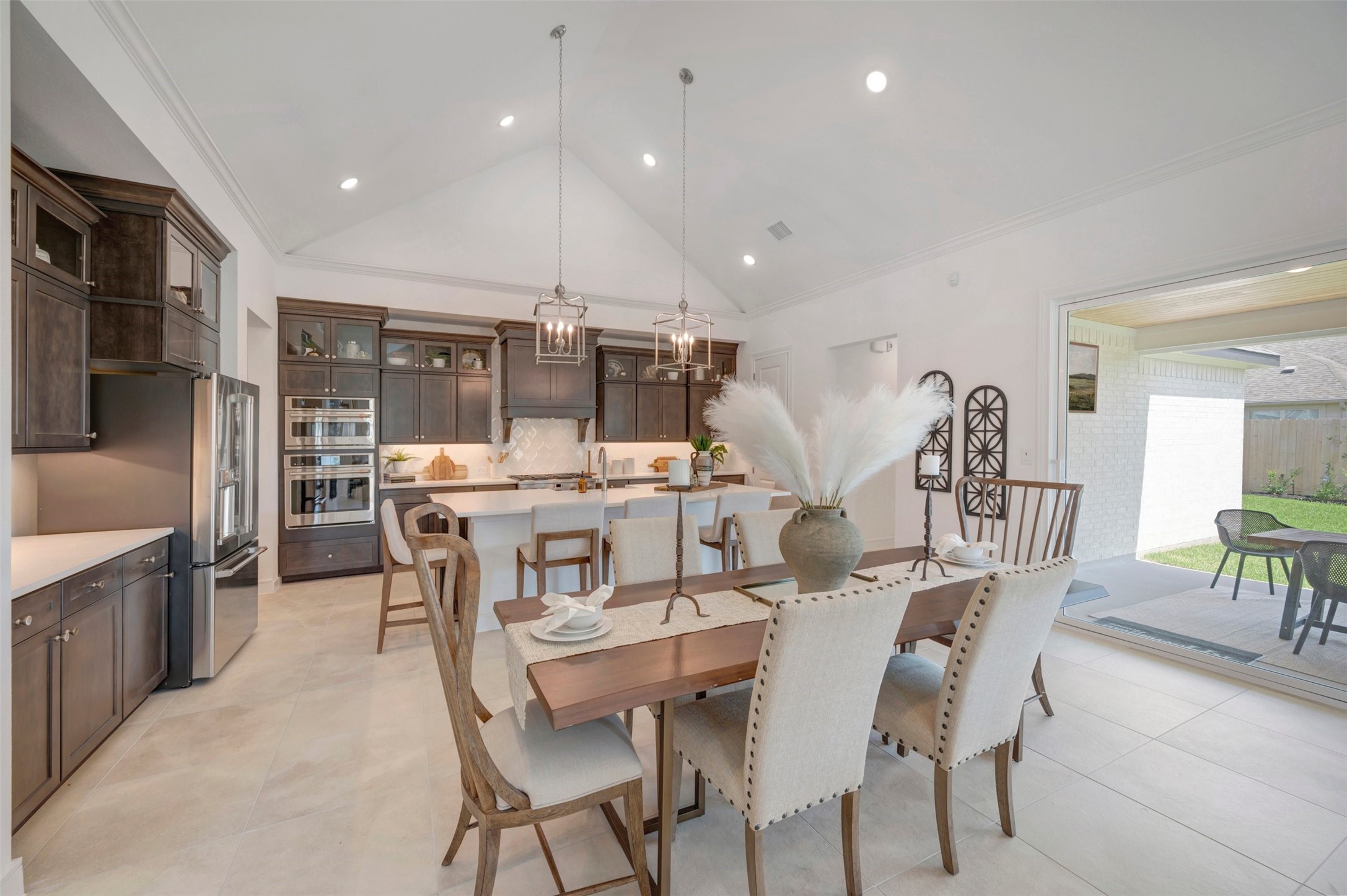 Charming dining area (*Photo not of actual home and used for illustration purposes only.)
