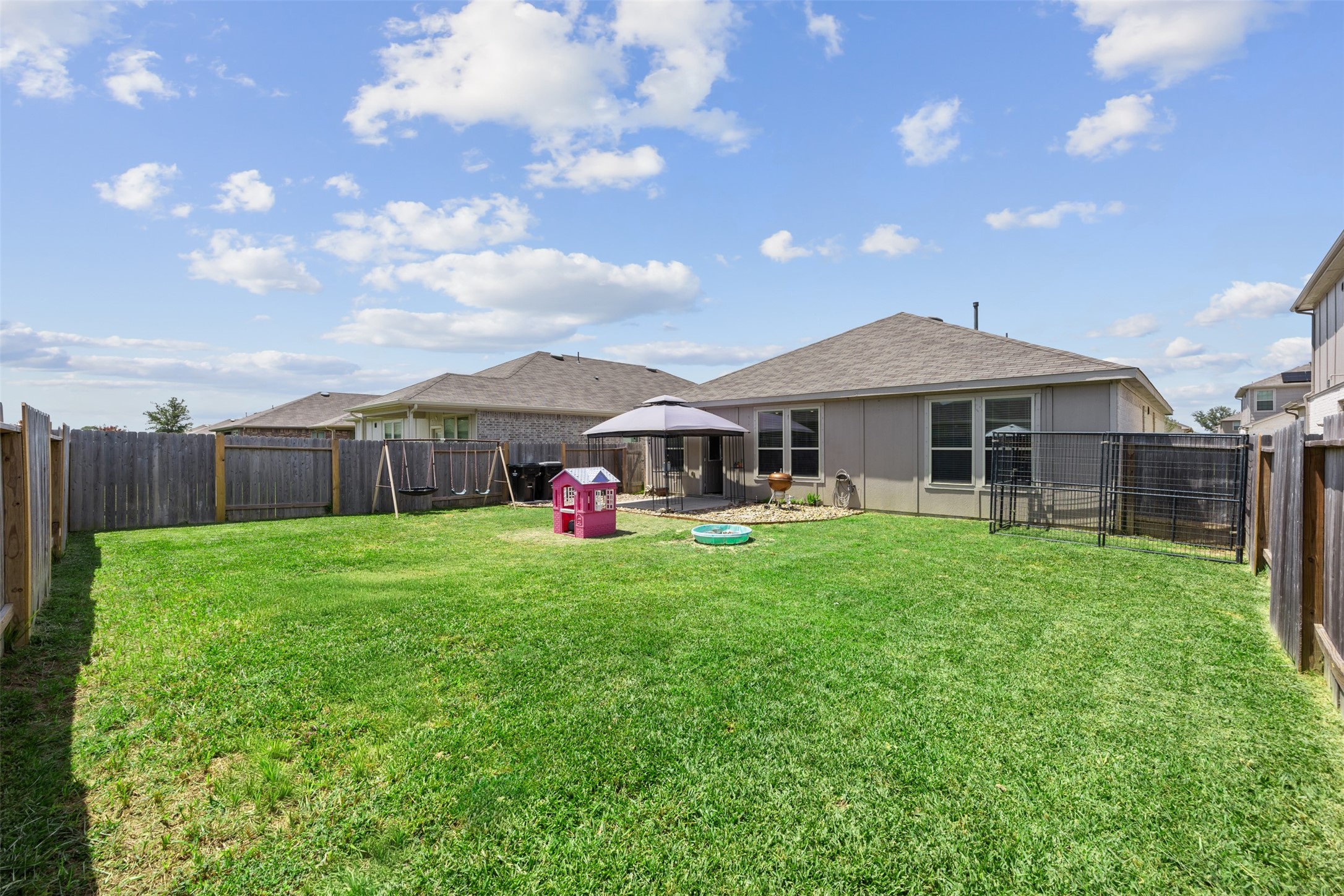 338 Paso Fino Drive, Alvin, TX 77511