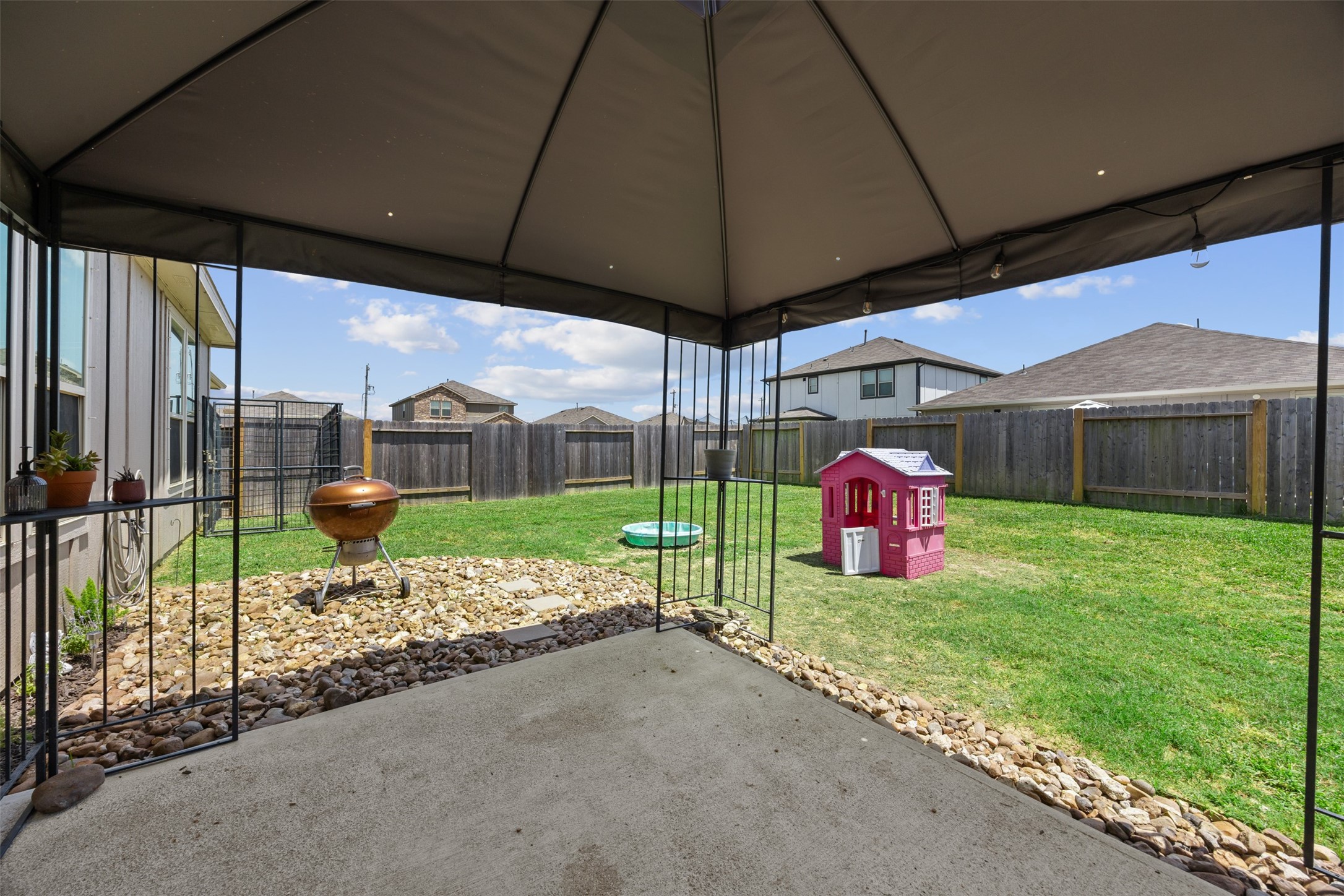 338 Paso Fino Drive, Alvin, TX 77511