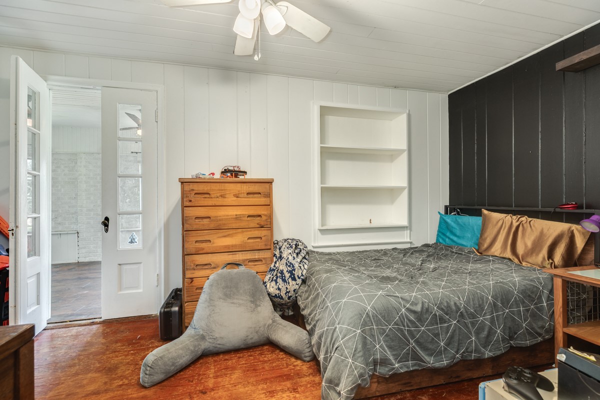 206 S 15th Street, West Columbia, TX 77486