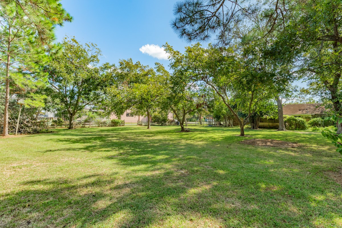 206 S 15th Street, West Columbia, TX 77486