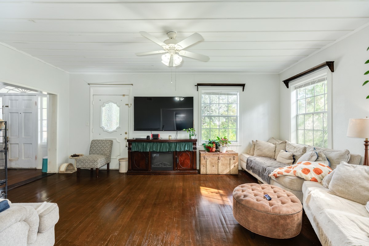 206 S 15th Street, West Columbia, TX 77486