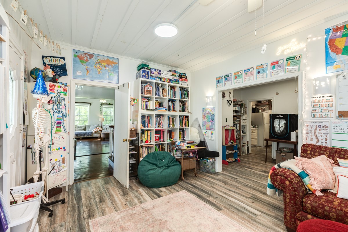 206 S 15th Street, West Columbia, TX 77486