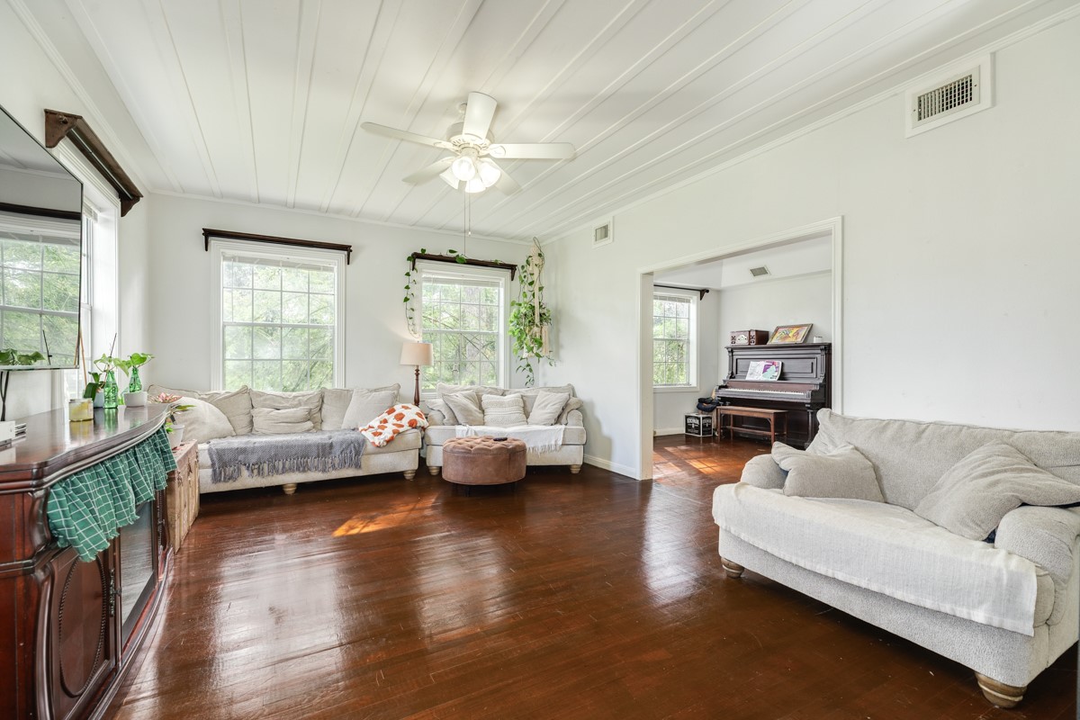 206 S 15th Street, West Columbia, TX 77486