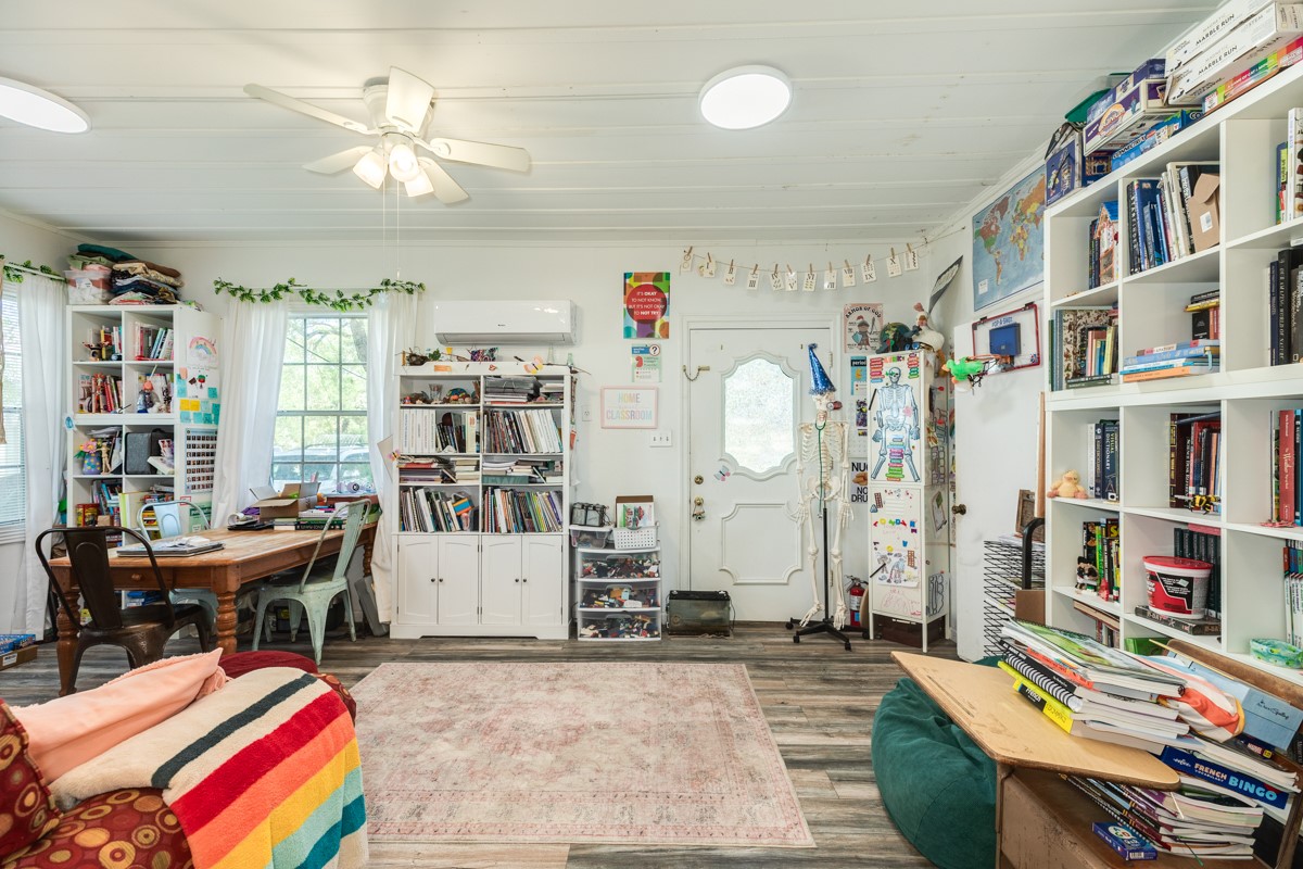 206 S 15th Street, West Columbia, TX 77486