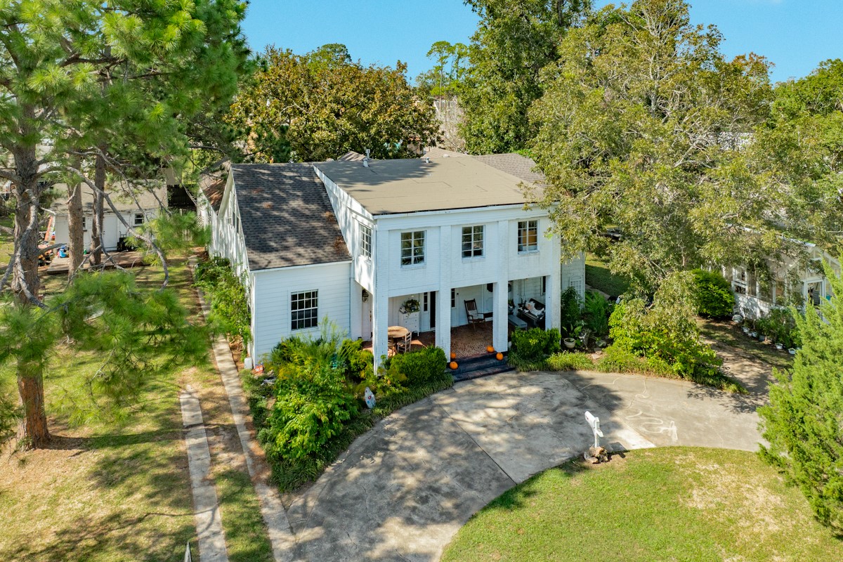 206 S 15th Street, West Columbia, TX 77486