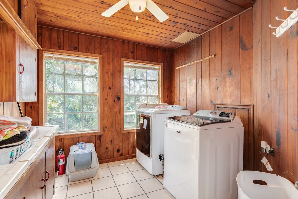 206 S 15th Street, West Columbia, TX 77486