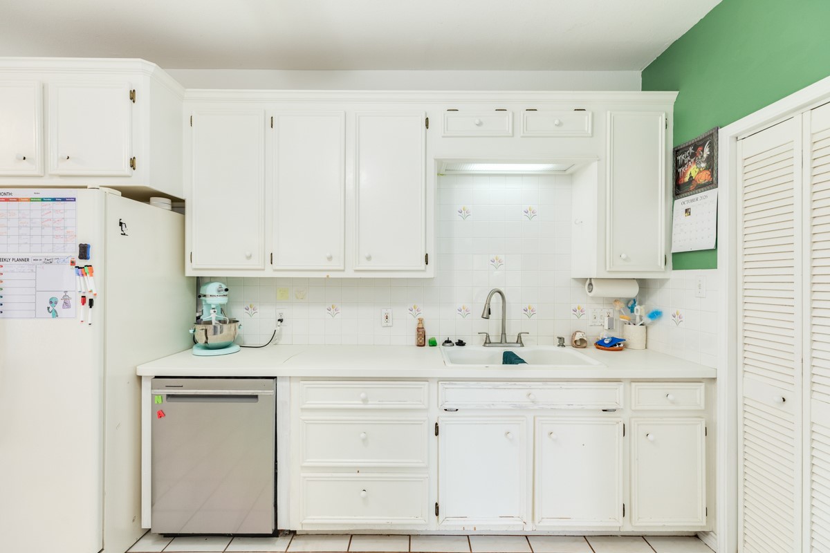 206 S 15th Street, West Columbia, TX 77486