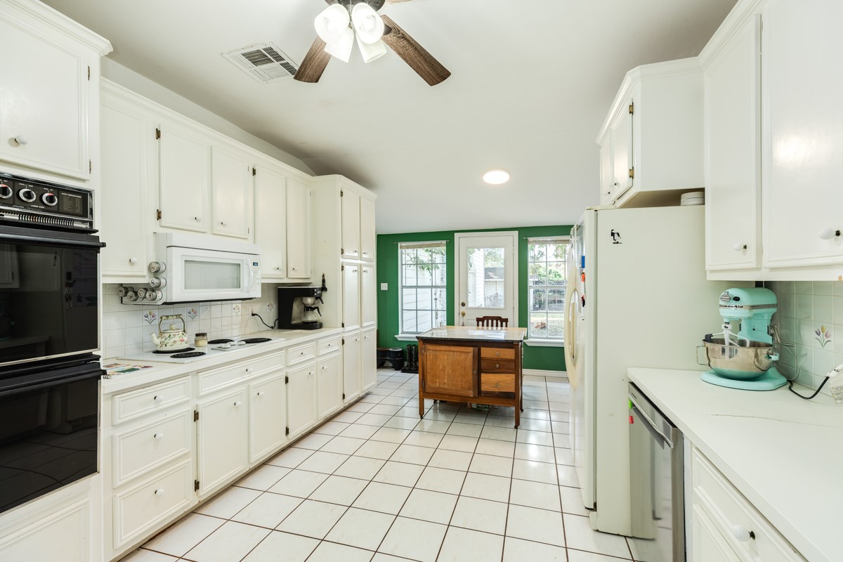 206 S 15th Street, West Columbia, TX 77486