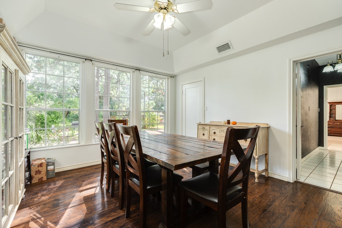 206 S 15th Street, West Columbia, TX 77486