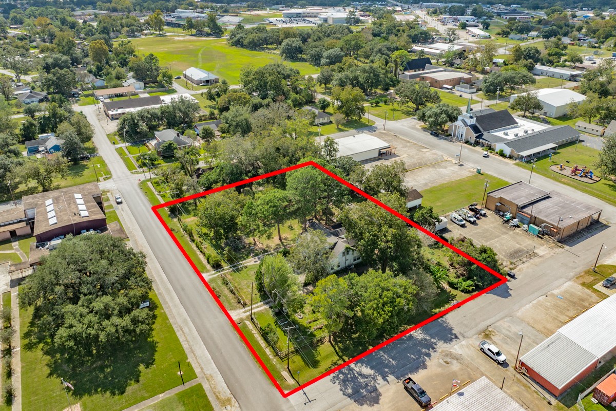 206 S 15th Street, West Columbia, TX 77486