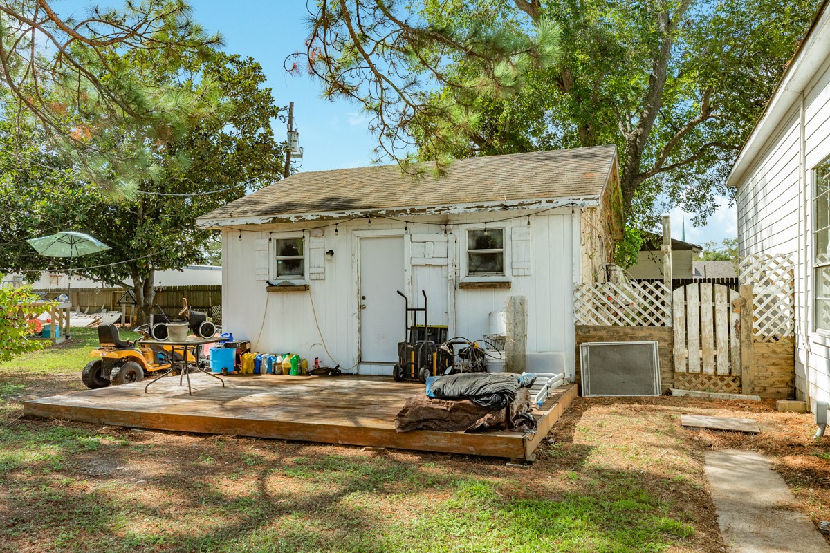 206 S 15th Street, West Columbia, TX 77486