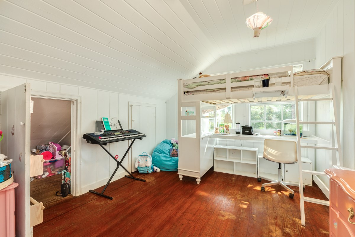 206 S 15th Street, West Columbia, TX 77486