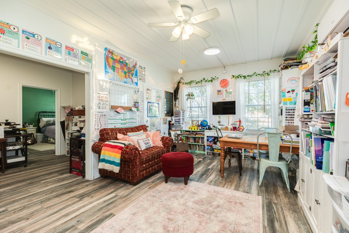 206 S 15th Street, West Columbia, TX 77486